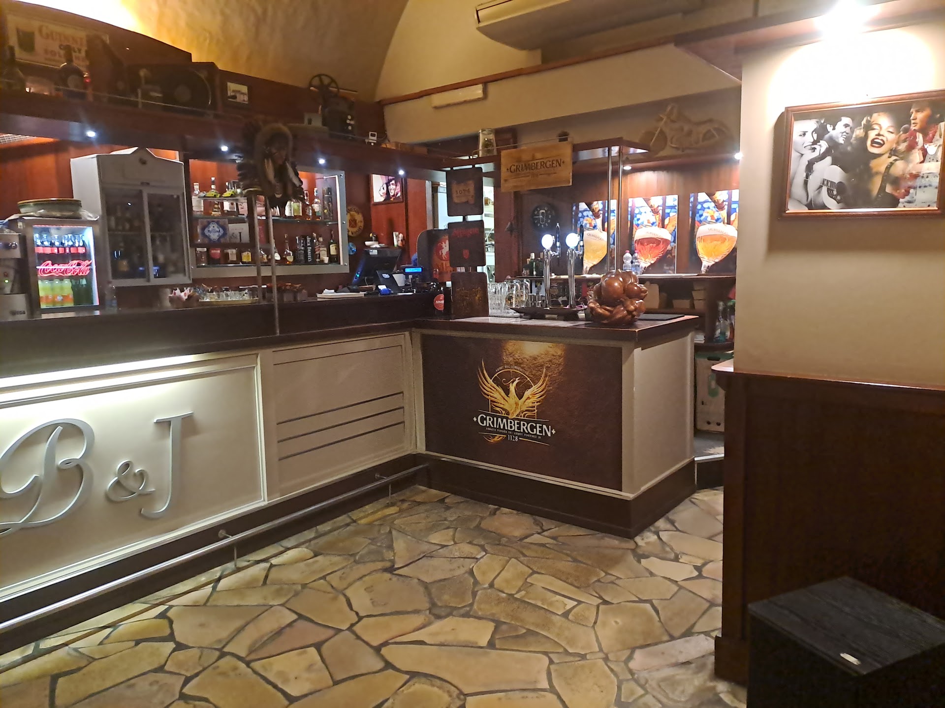 B&J pub pizzeria
