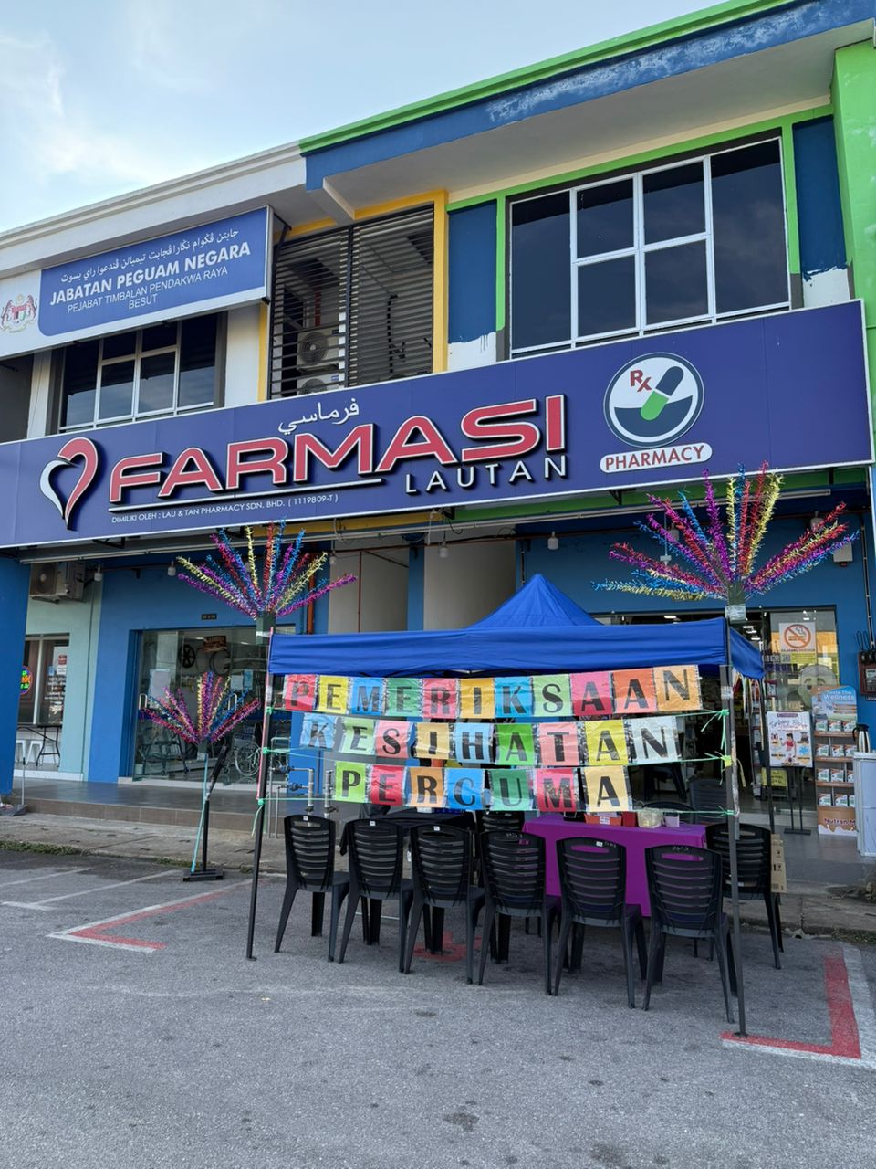 Farmasi Lautan Kampung Raja