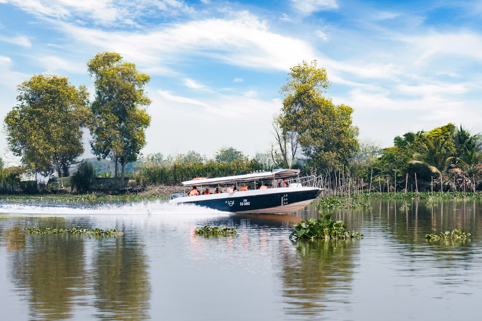 Les Rives - Authentic River Experience