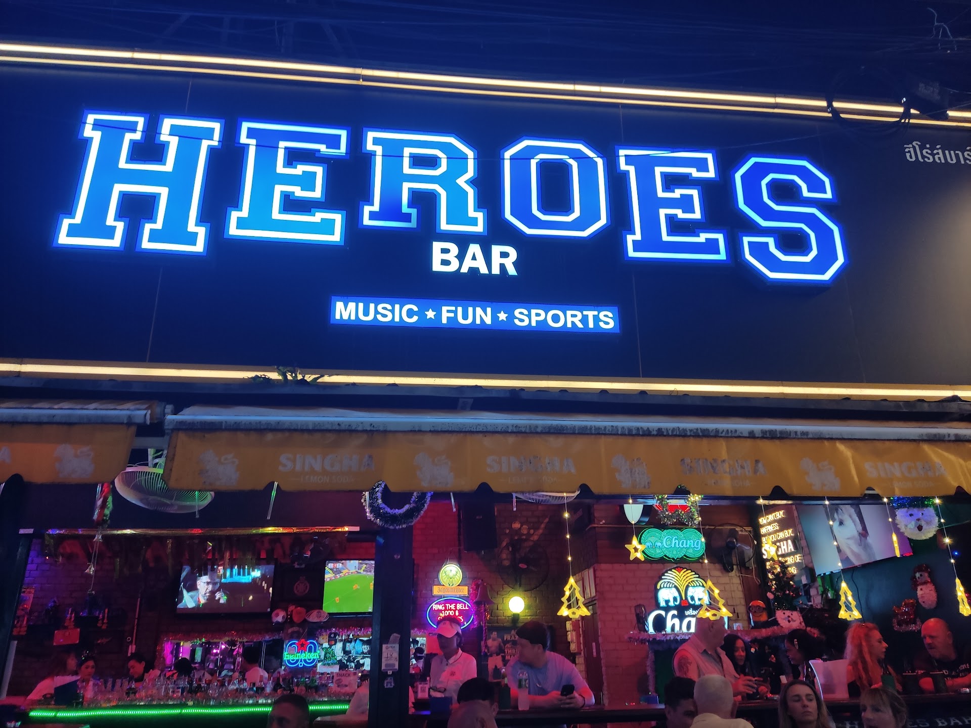 Heroes Bar