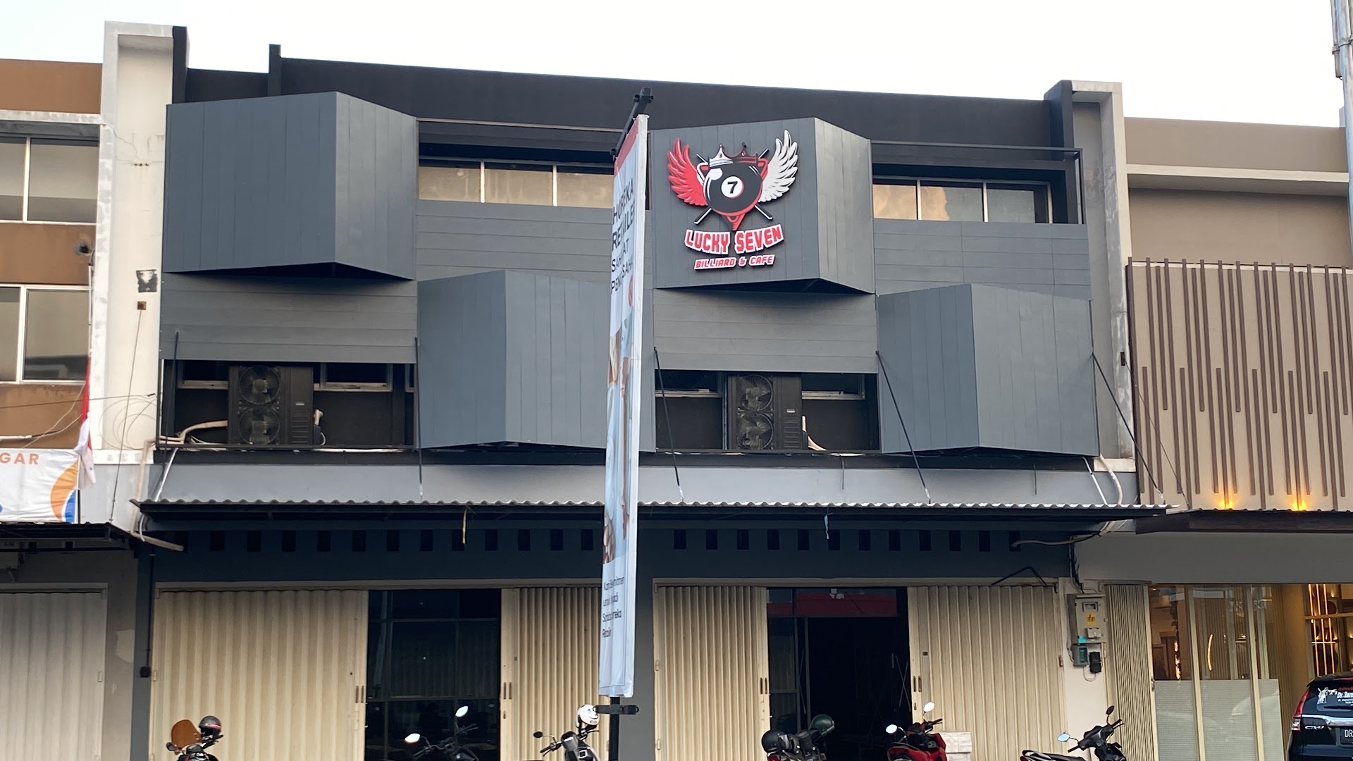 Lucky Seven Billiard & Cafe