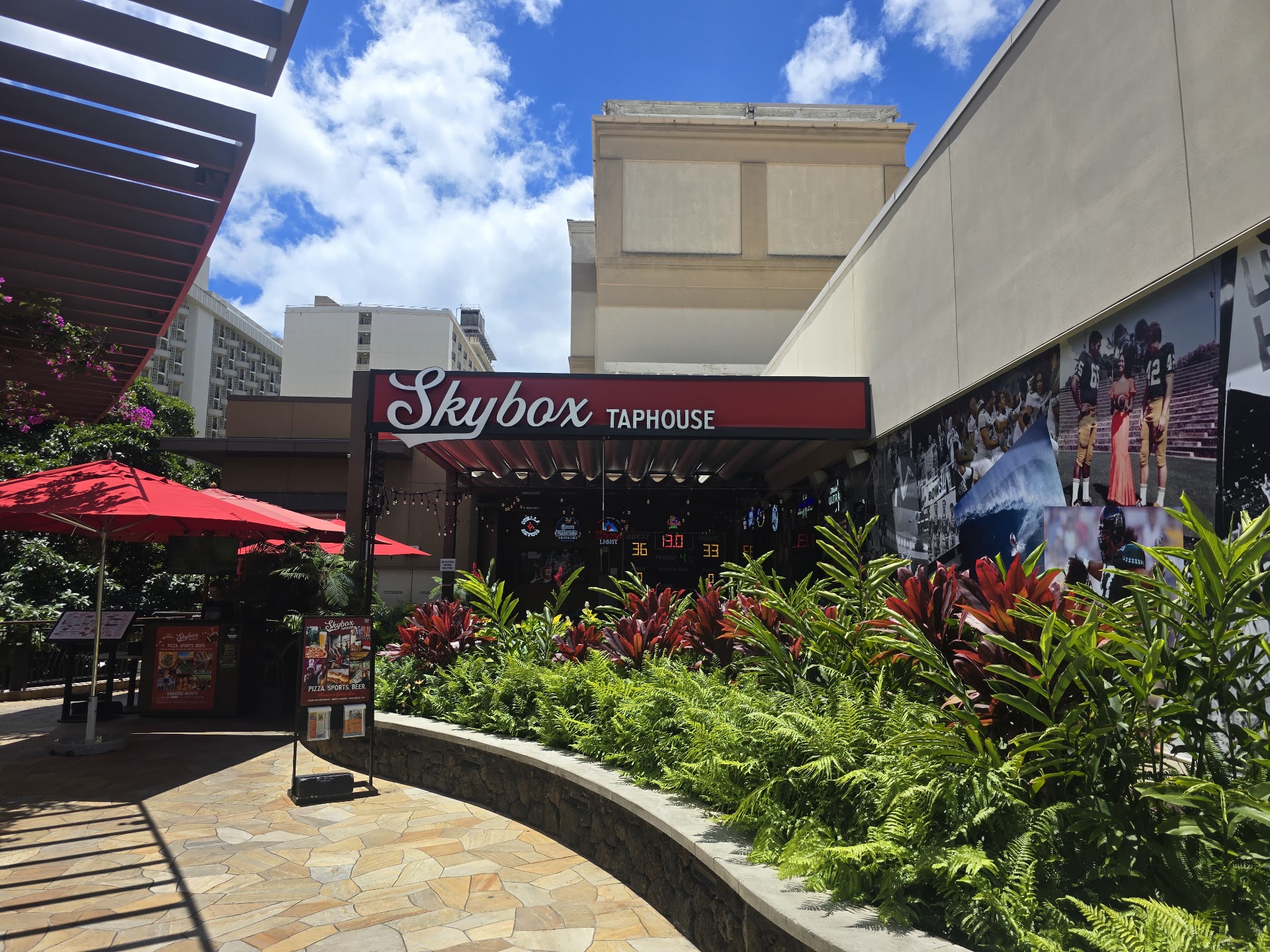 Skybox Taphouse: Sports Bar