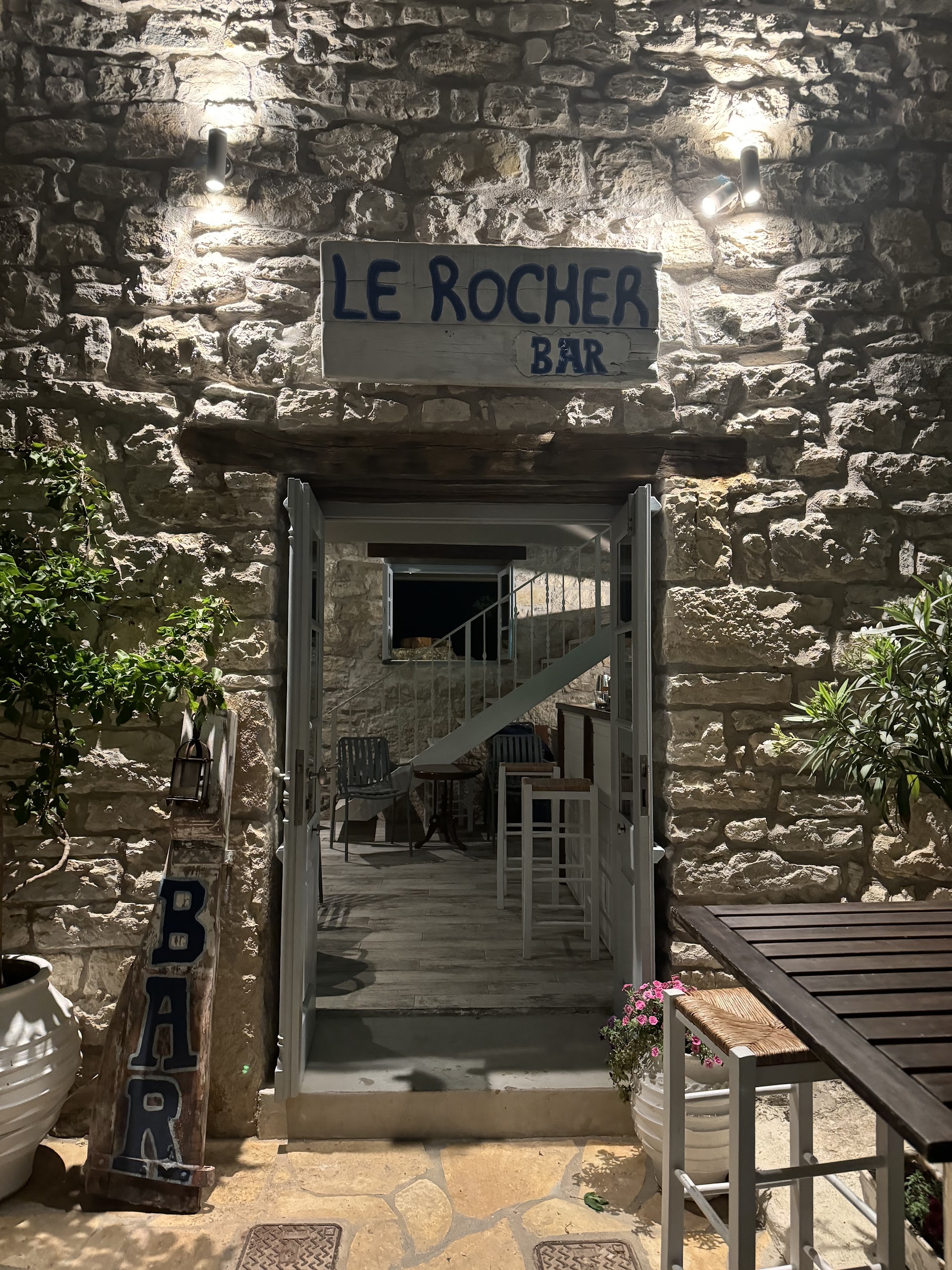 Le Rocher Bar