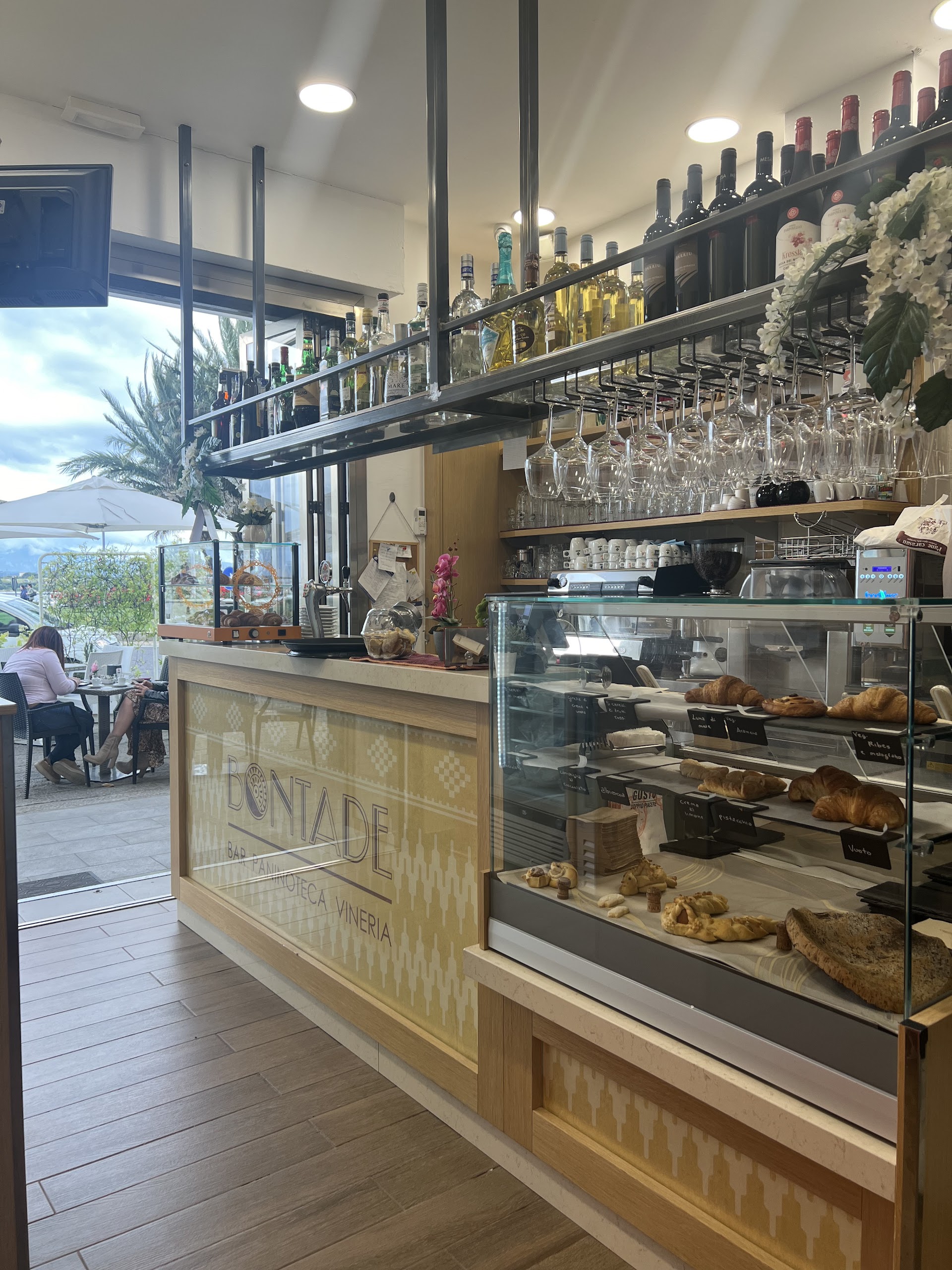 Bontade | Cocktails Wines & Food Olbia