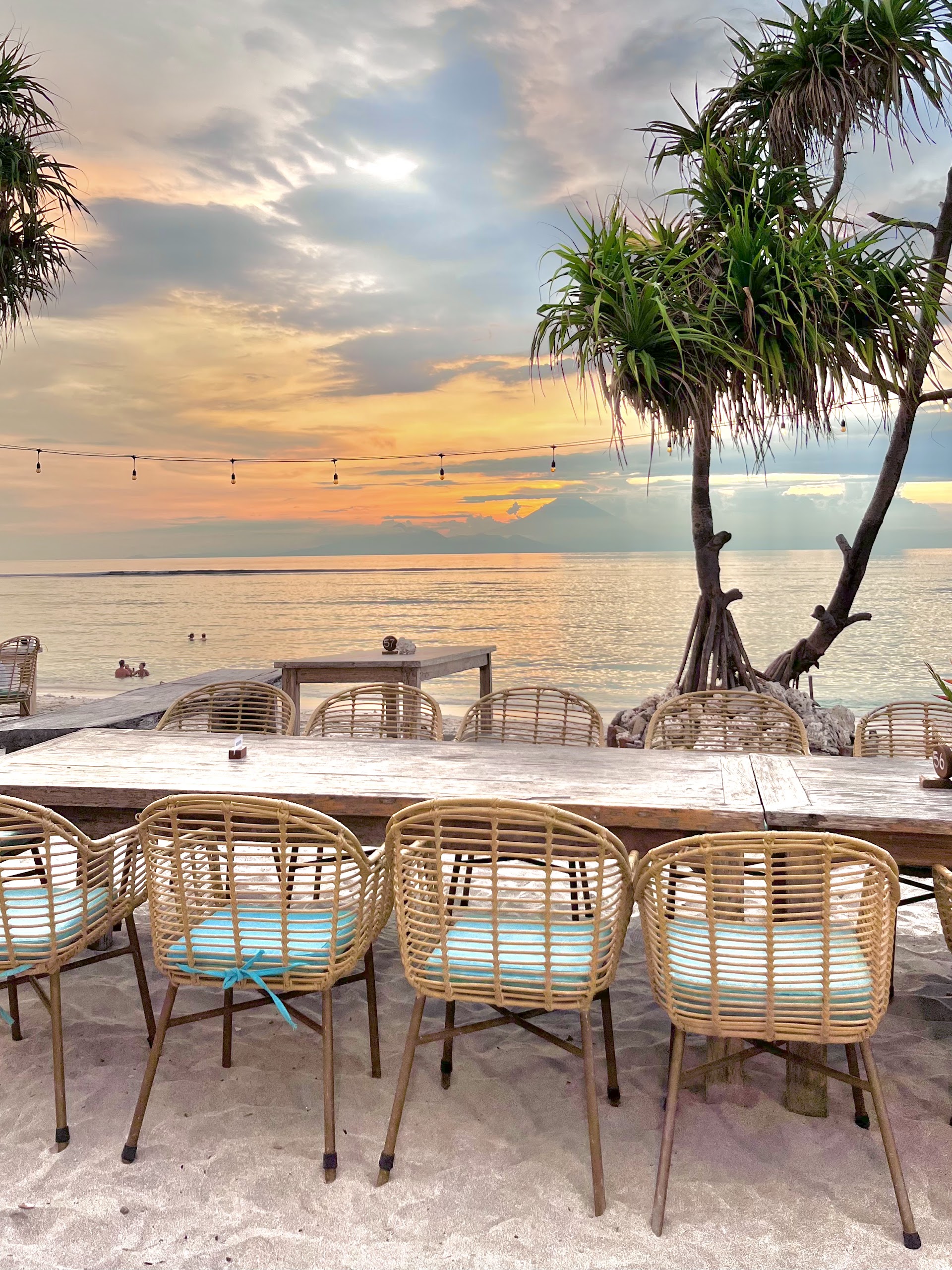 Hula! Sunset Beach Club & Restaurant