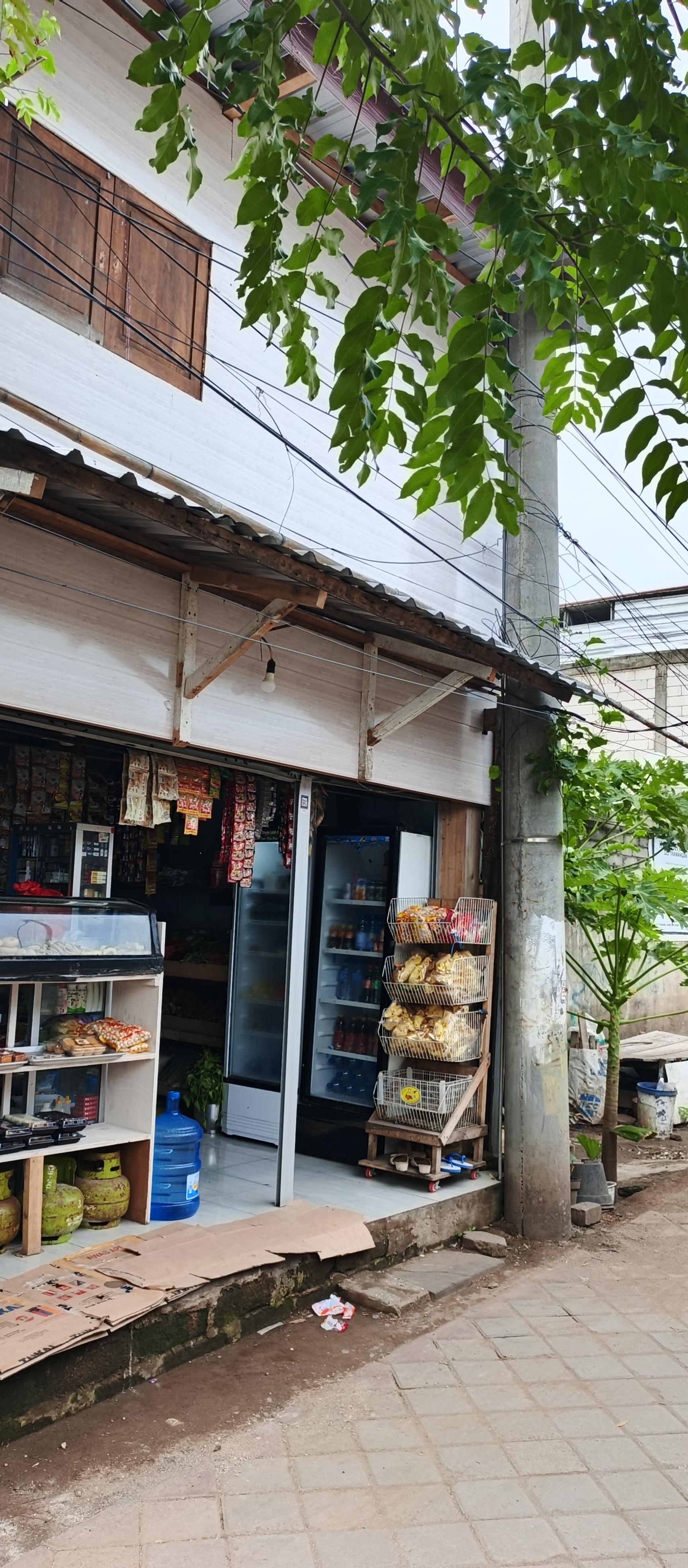 WARUNG GORENGAN TERENAK DI GILI T