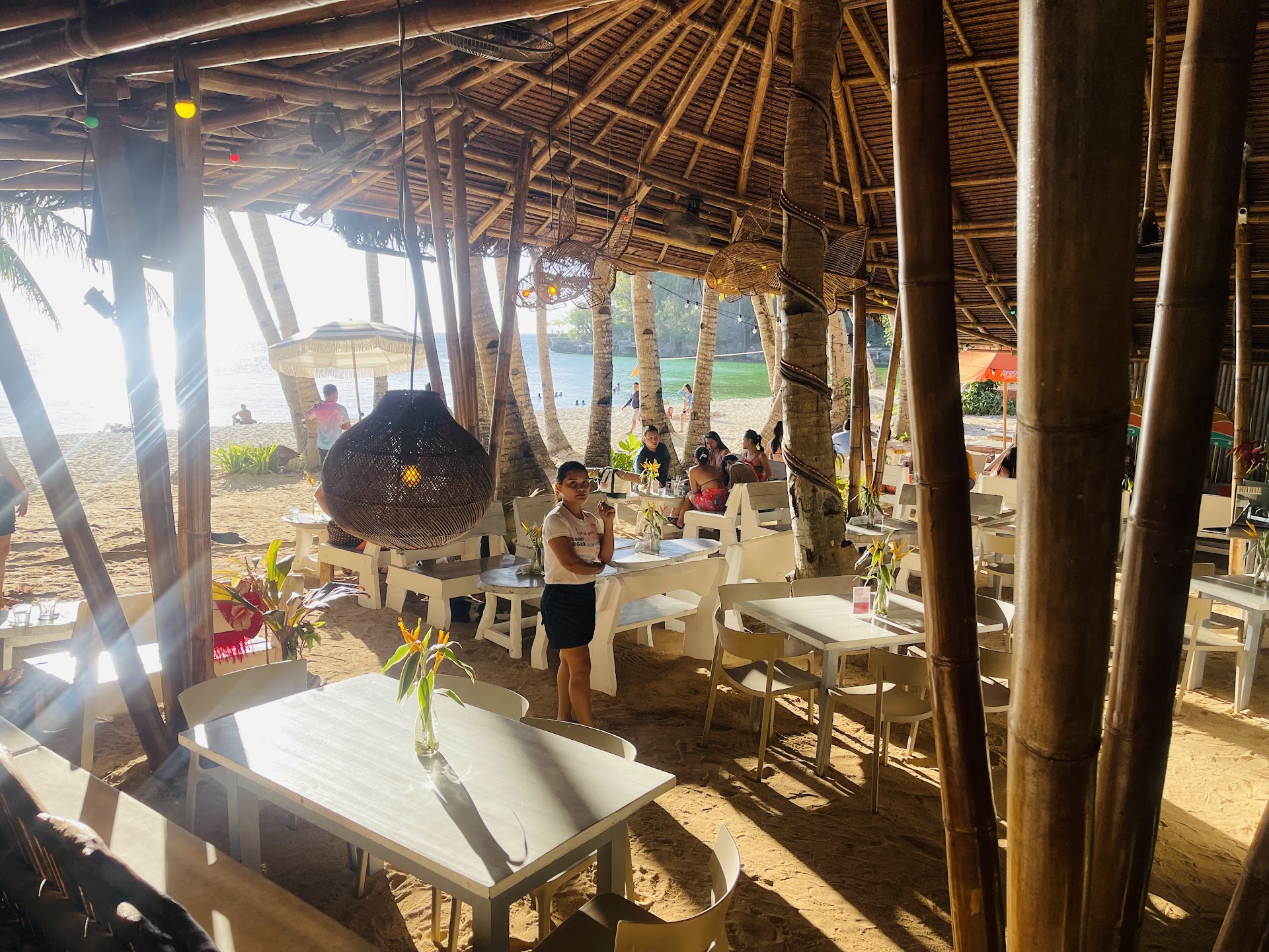 Dinibeach Bar and Restaurant