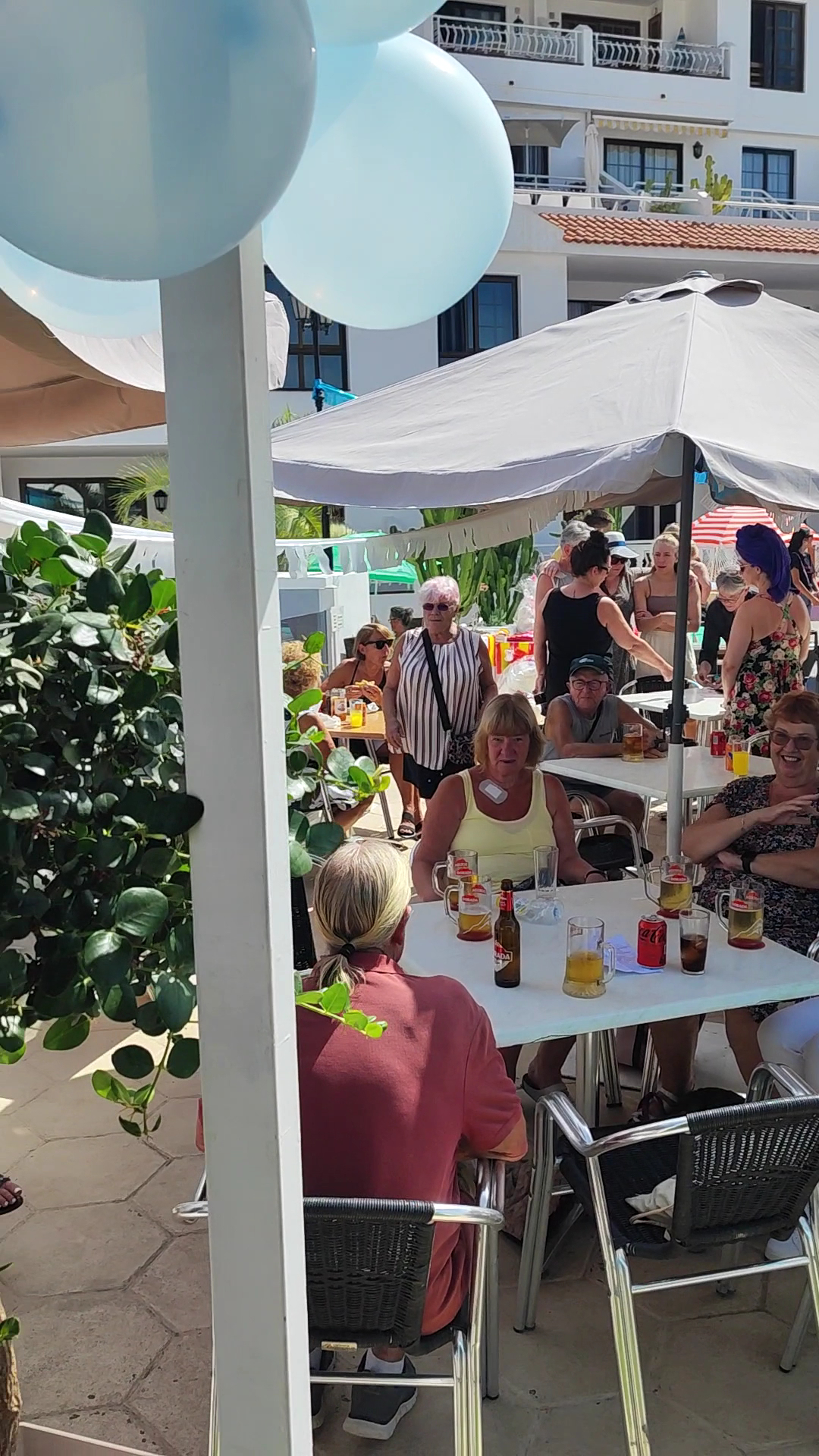 Cabana Family pool bar