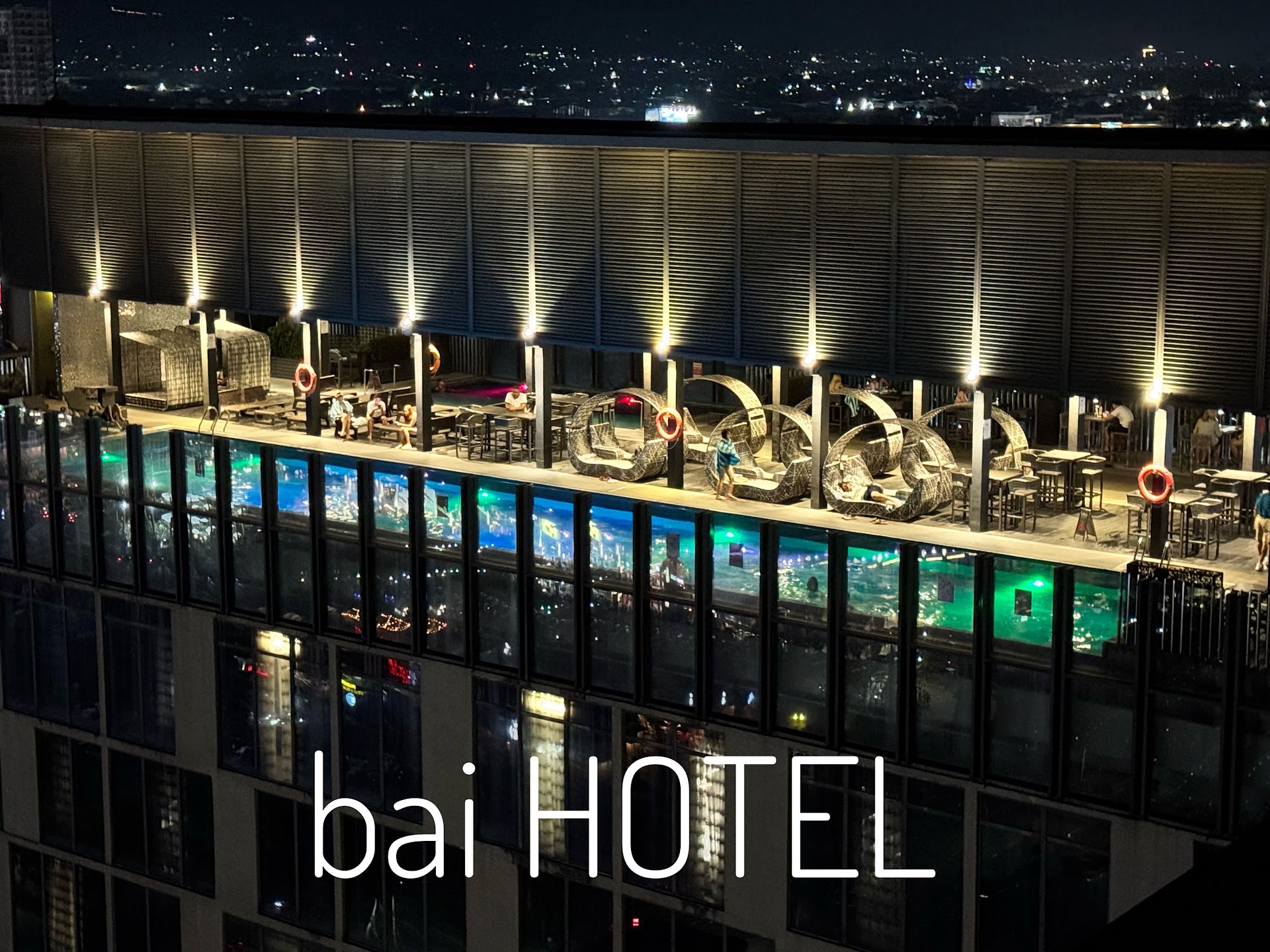 Twilight Roofdeck Lounge + Bar