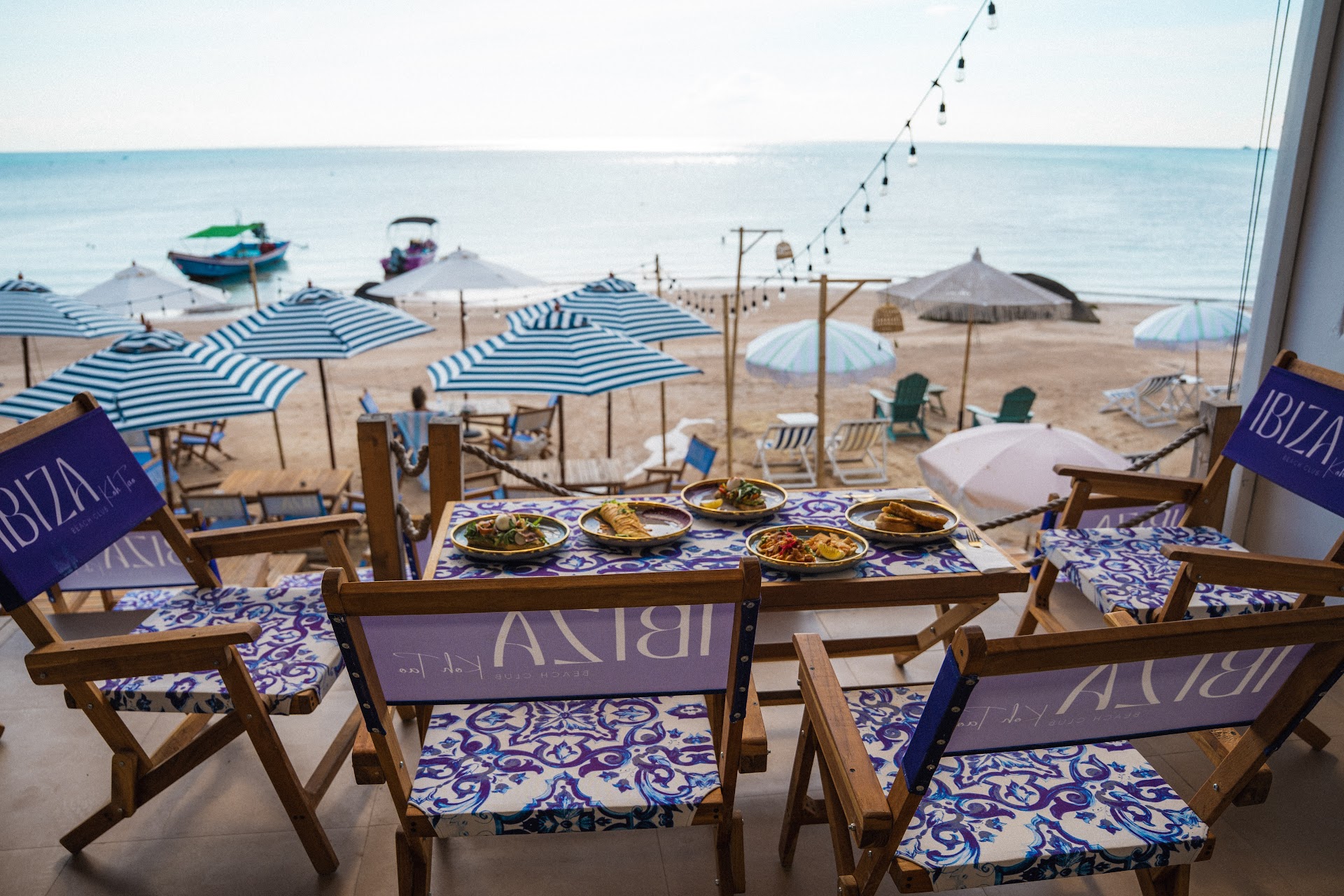 Beach Club & Bali Beds in Sairee Beach