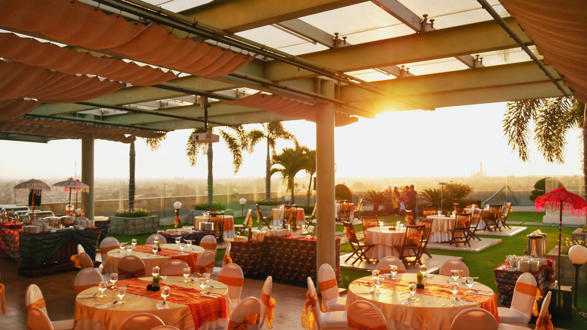 ROFTOOP GARDEN, GOLDEN PALACE HOTEL LOMBOK