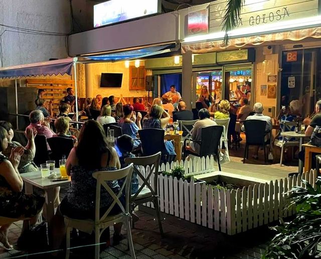 Rory's Corner Bar