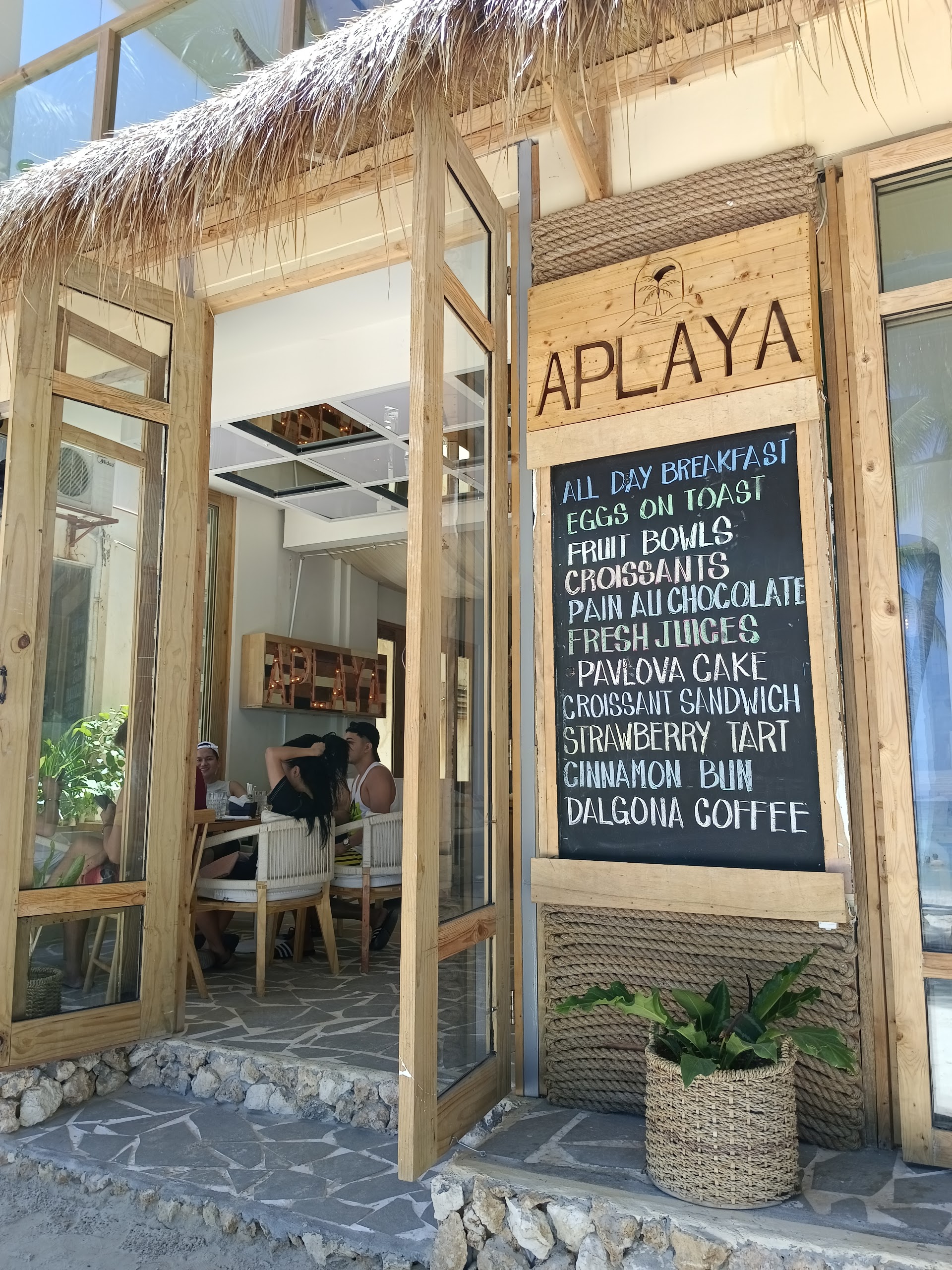 Beach Club & Bali Beds in boracay