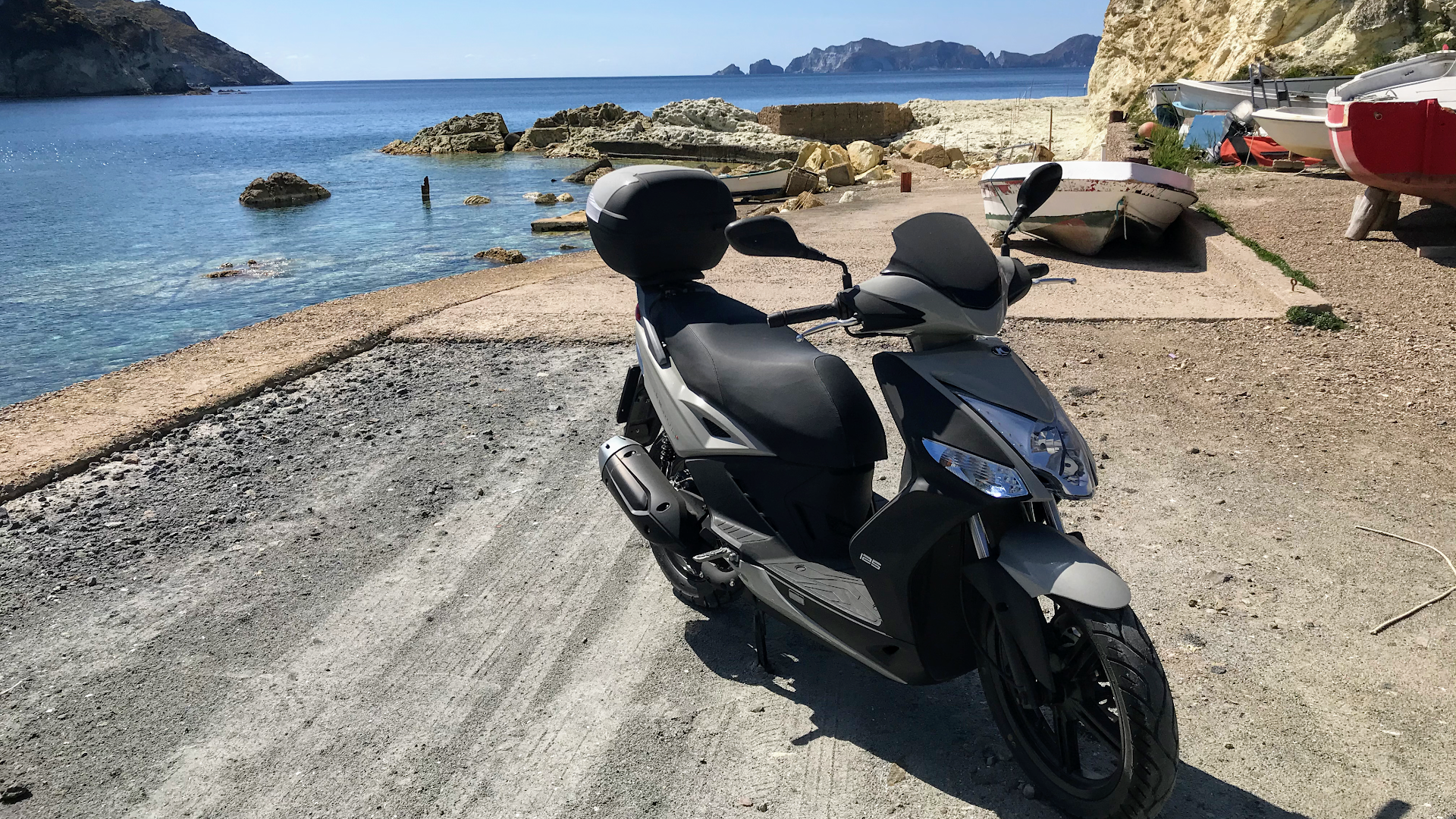 Noleggio Scooter Chiaia
