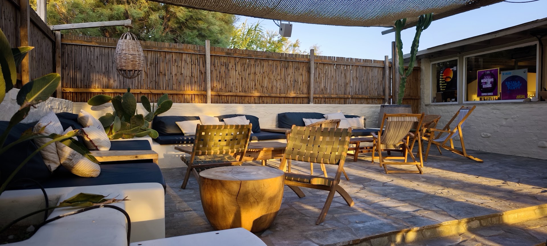 Zazala Beach Bar & Restaurant