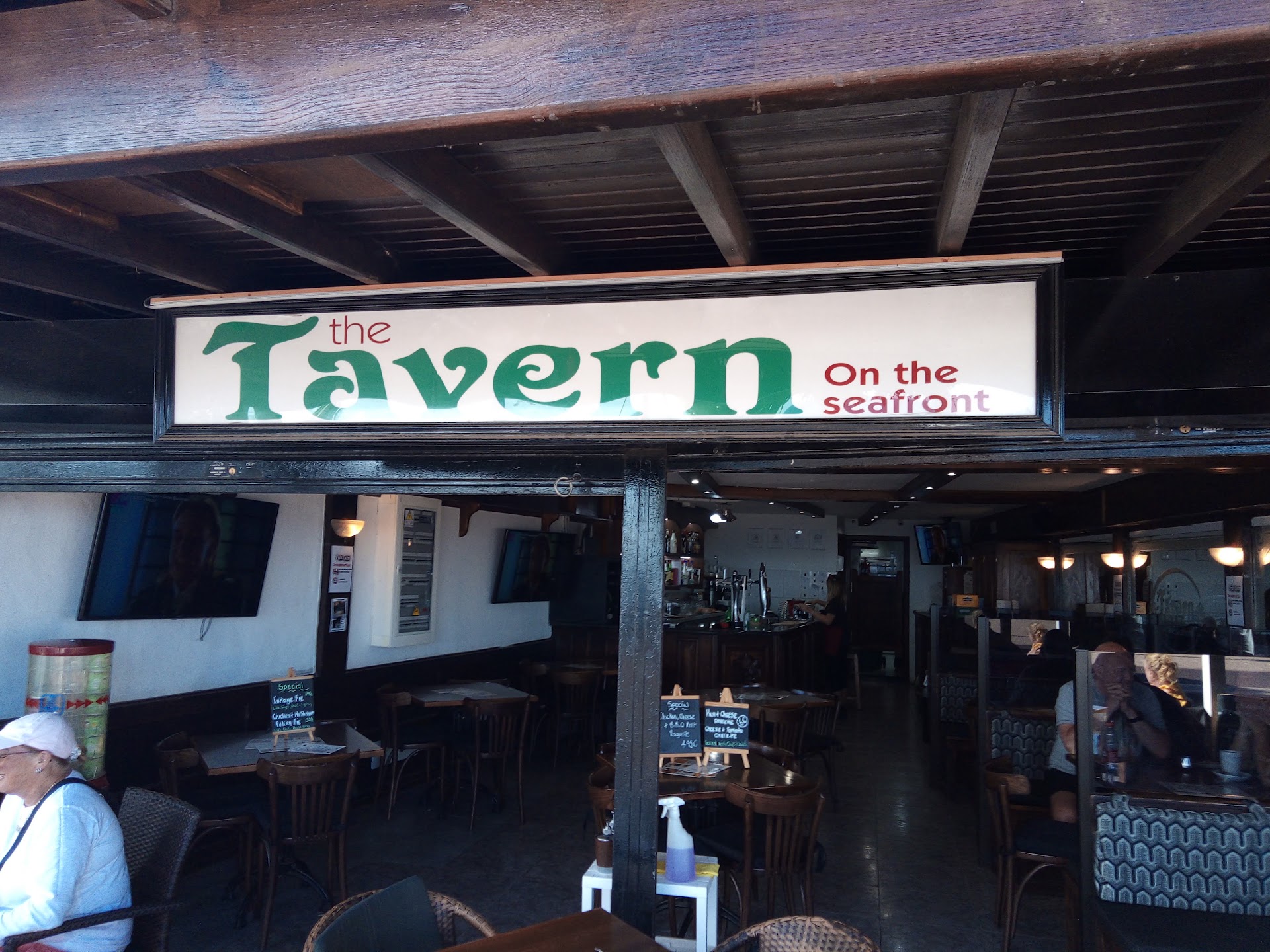 The tavern on the seafront
