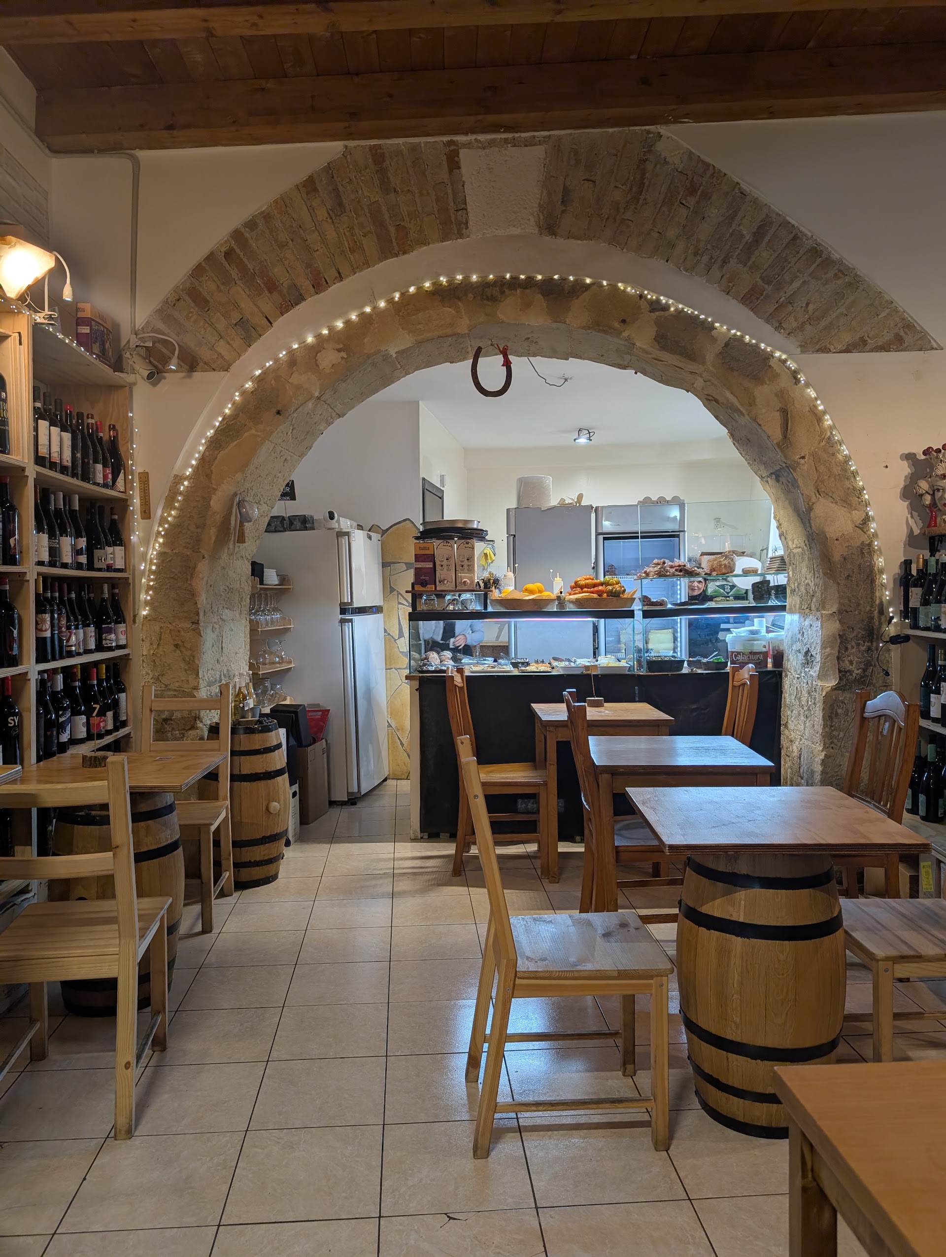 Taverna Giudecca Ortigia Aperitivi Enoteca Wine e Shop