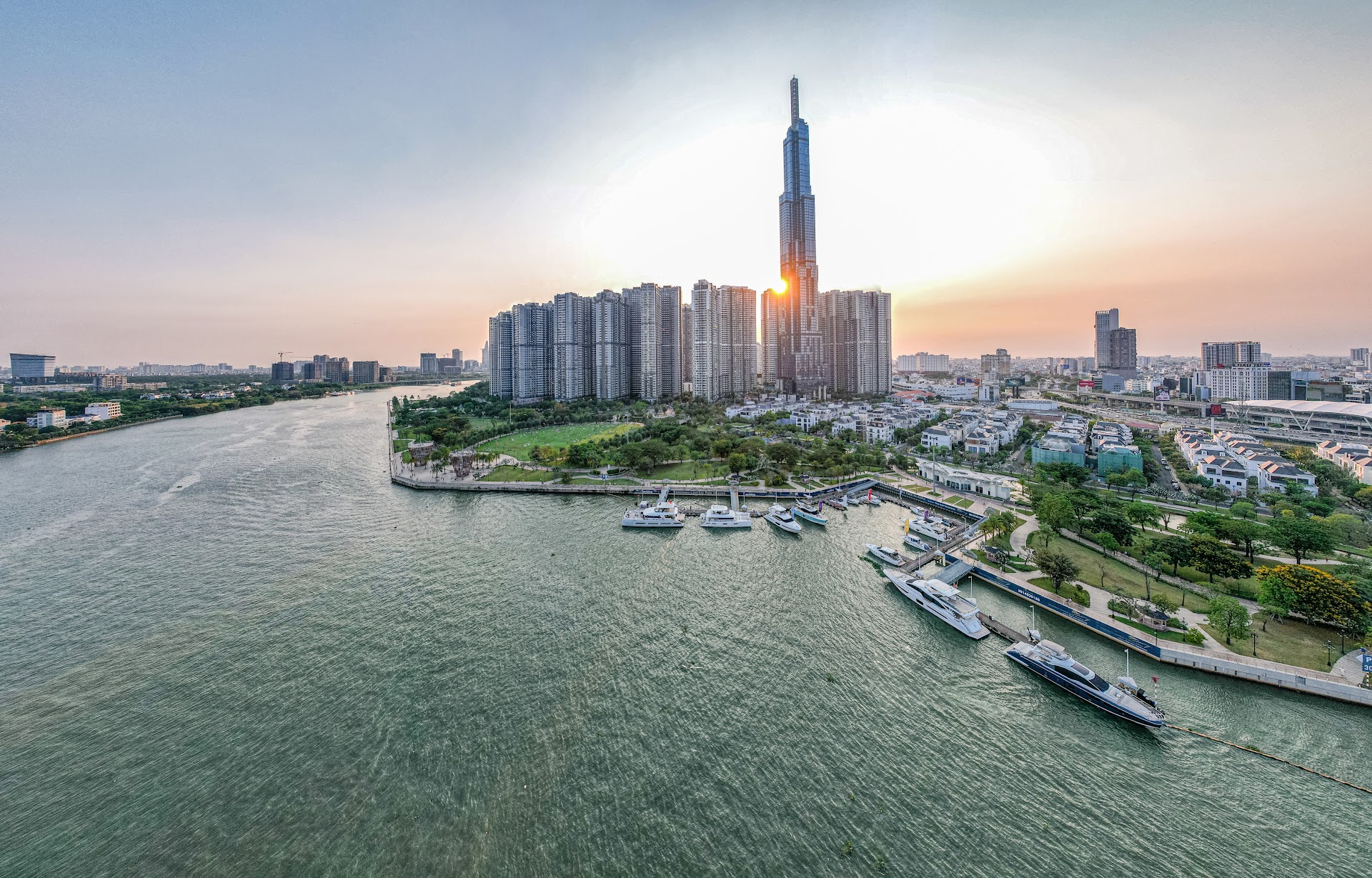Bến du thuyền Vinhomes Central Park (Tam Sơn Yachting)
