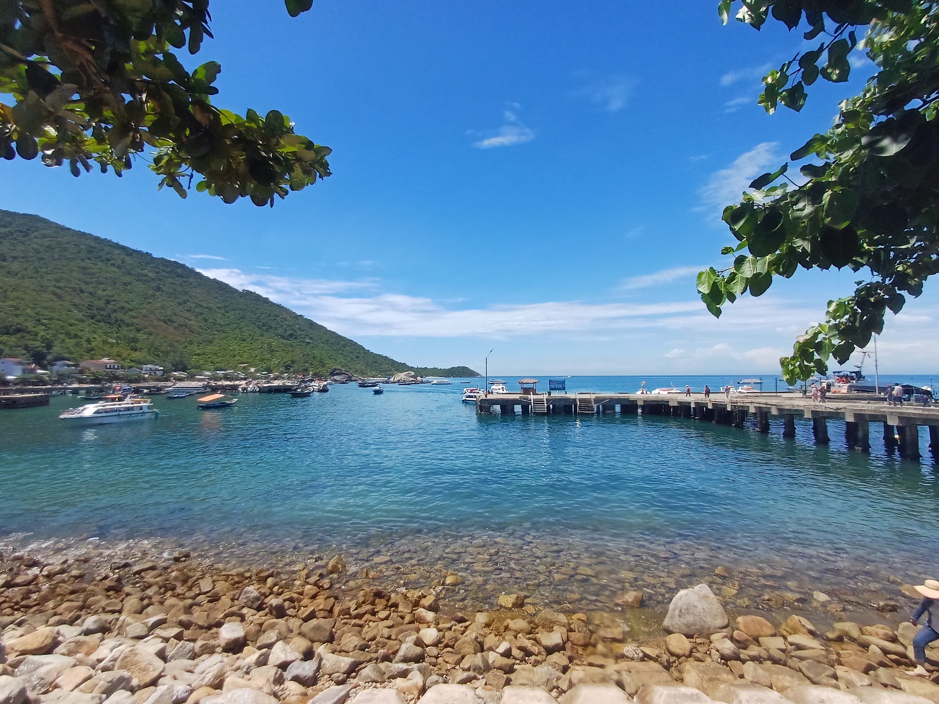 Cham island Ferry