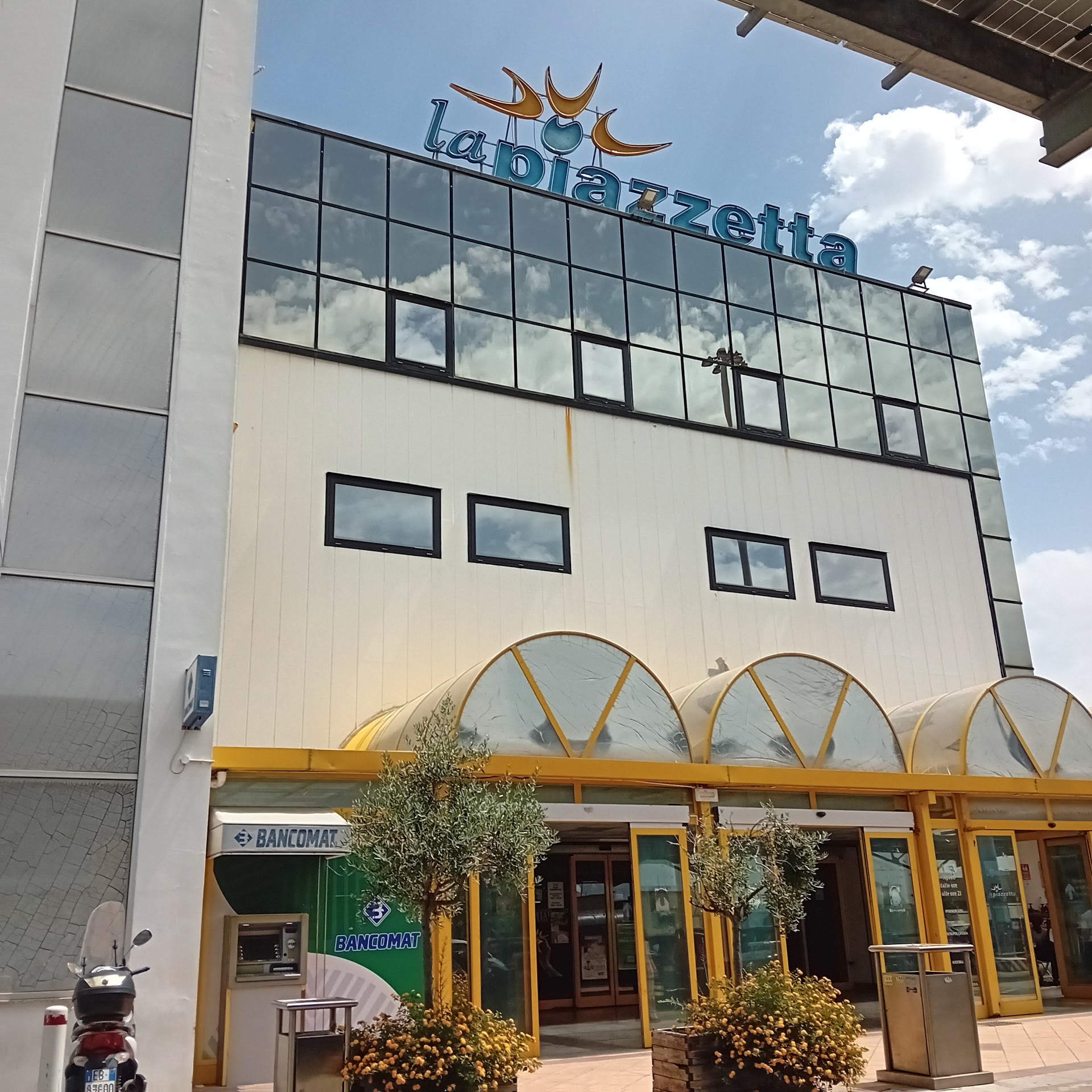 Shopping Centre La Piazzetta