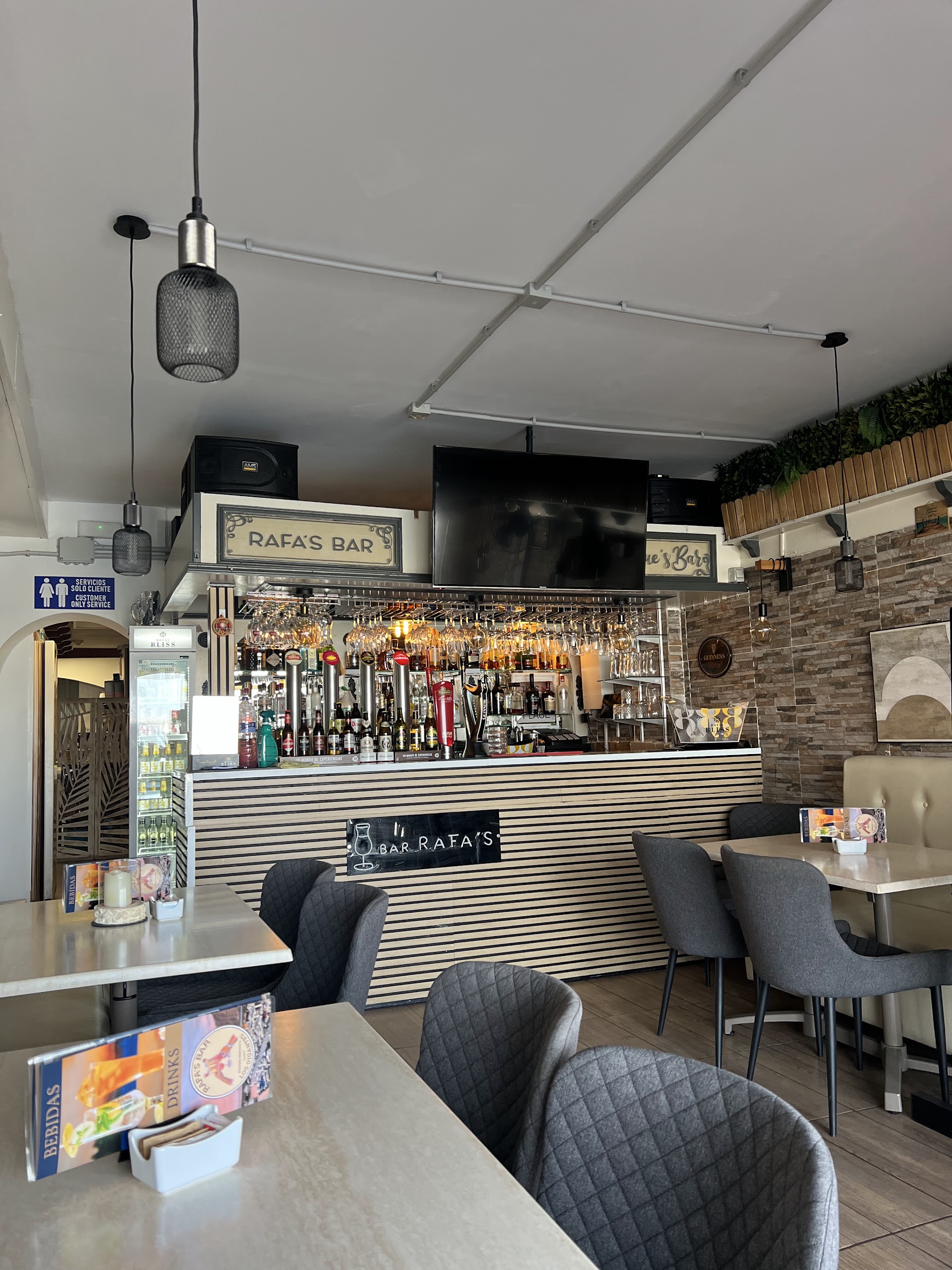 Rafa bar (Bar Moniques)