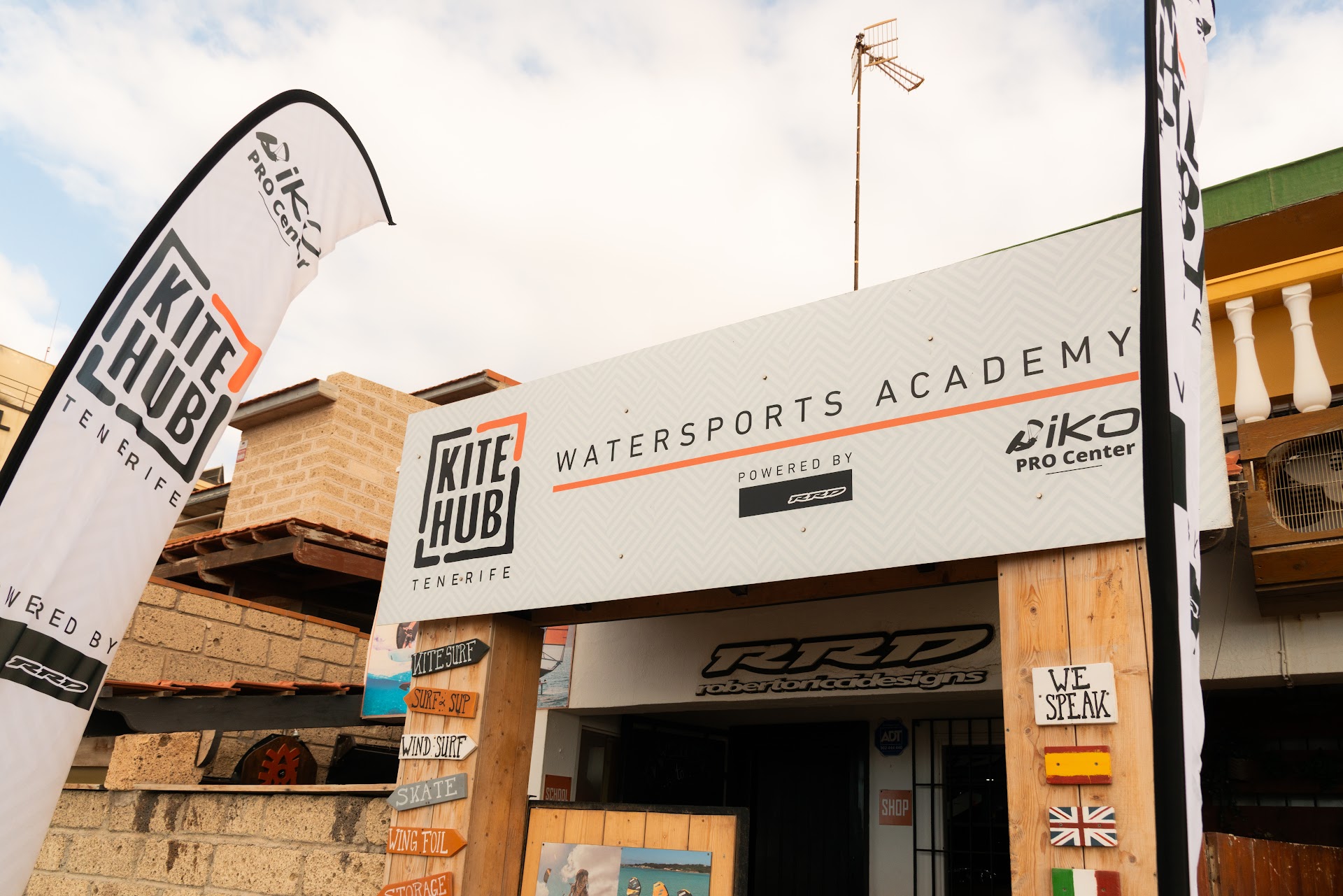 Kite Hub Tenerife: centro de kitesurf y deportes acuáticos