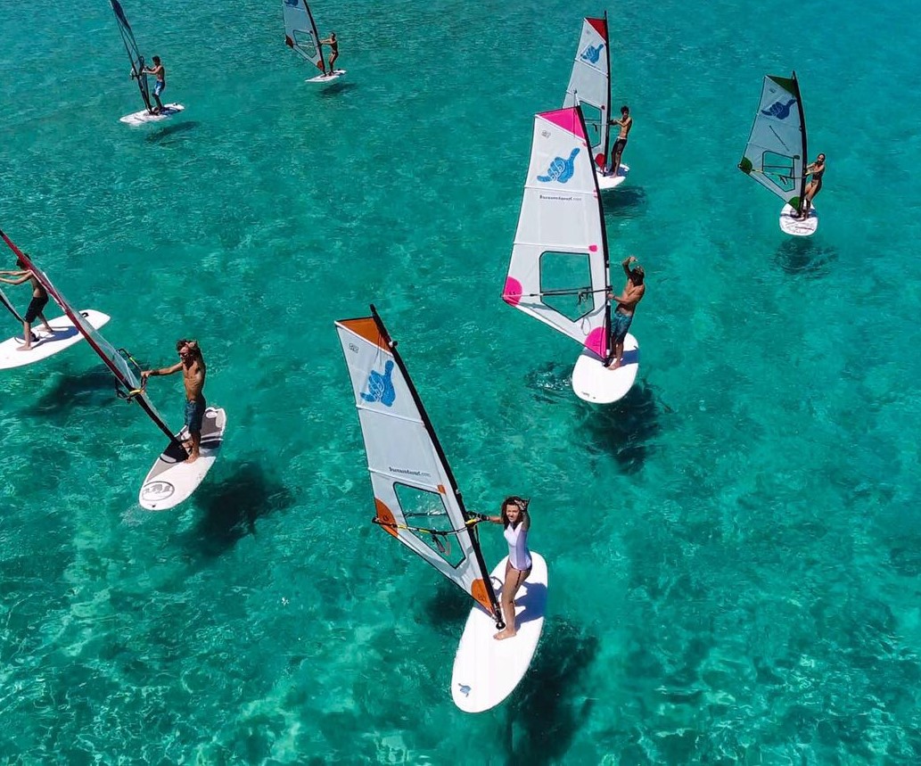 Buenaondasurf - Scuola Winsurf e Vela, Escursioni in Barca e Noleggio