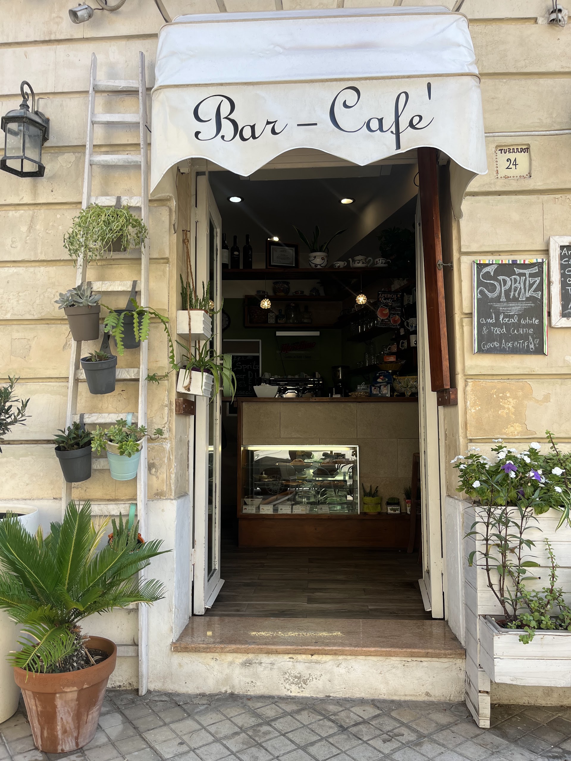 Bar — Cafè