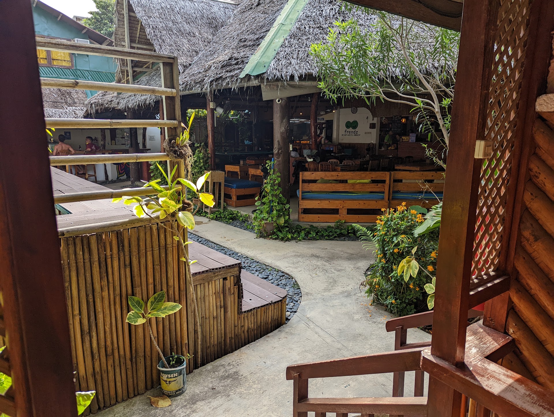 Frendz Resort & Hostel Boracay