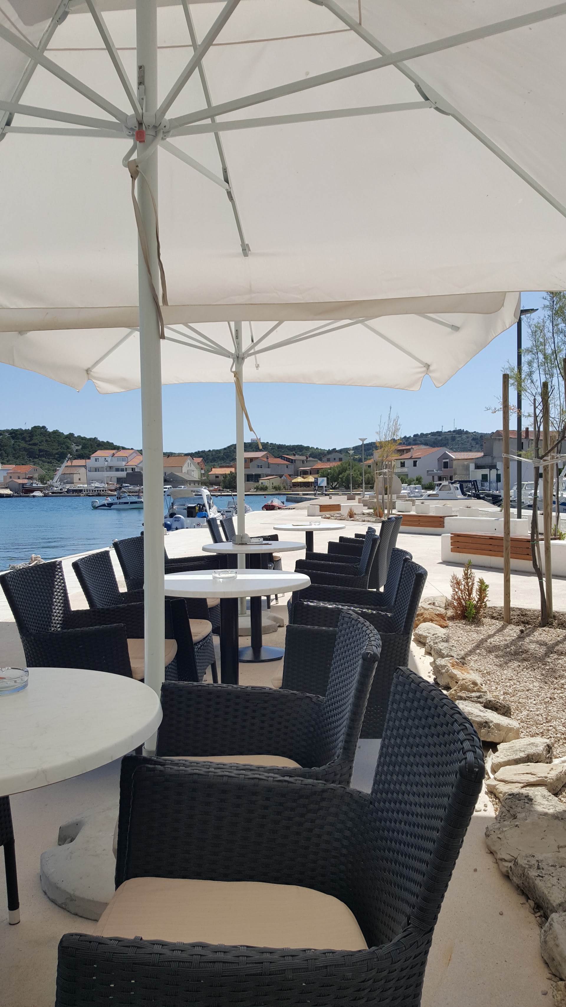 Coffee Shops in Betina