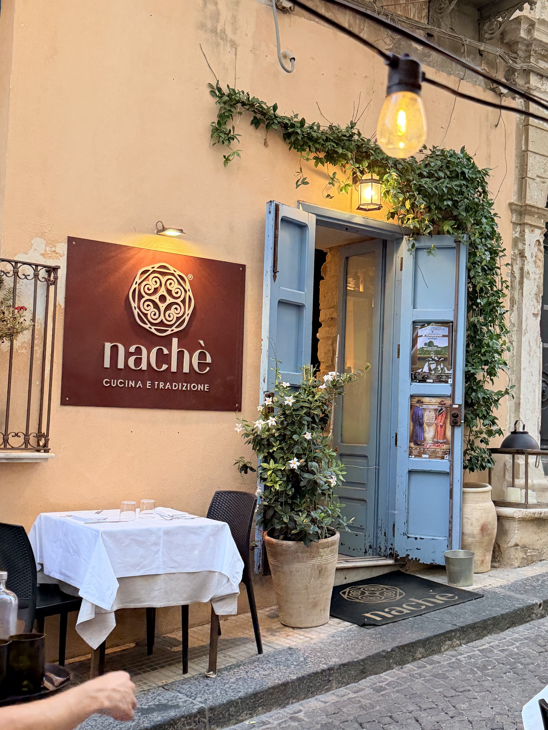 Nachè