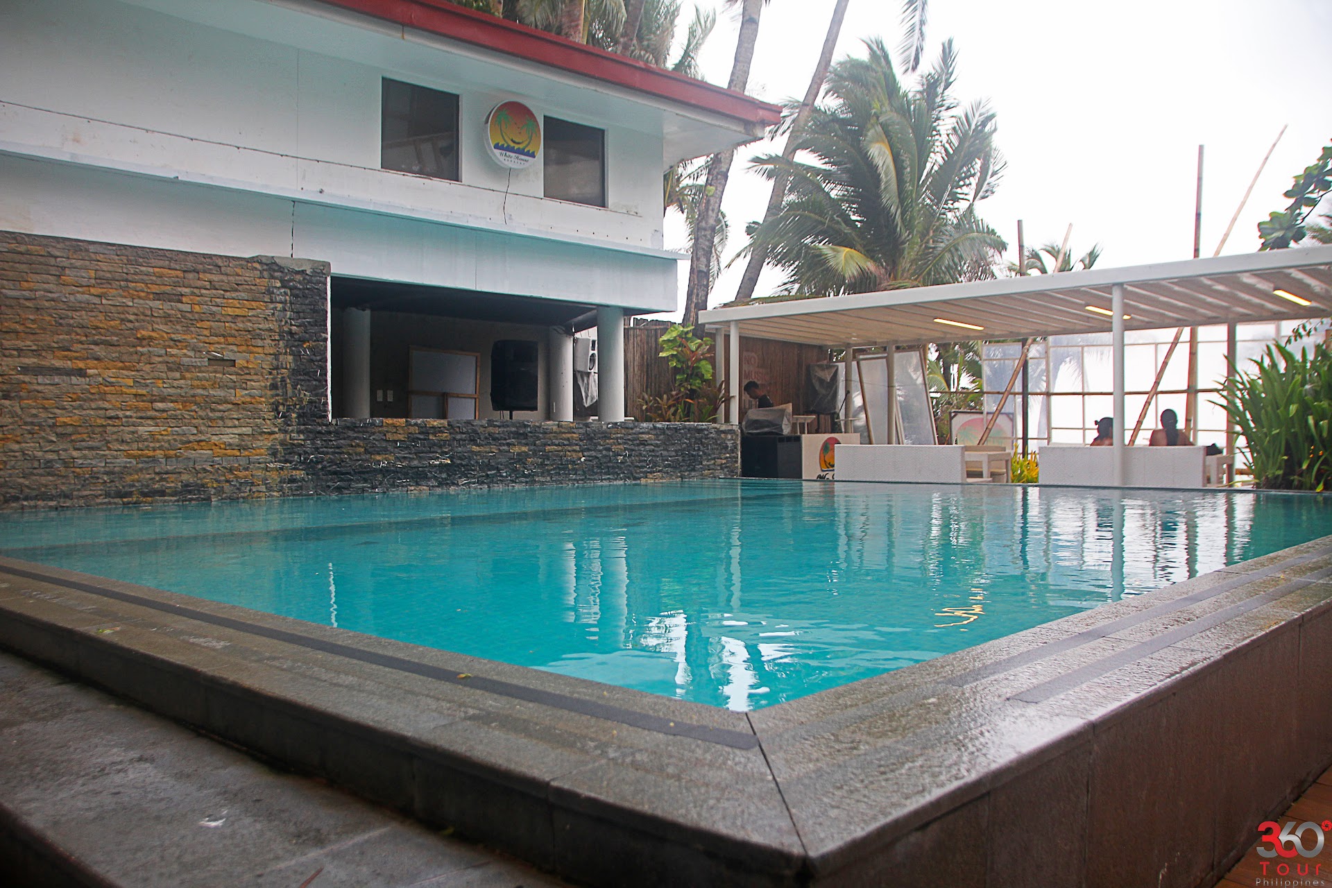 White House Beach Resort