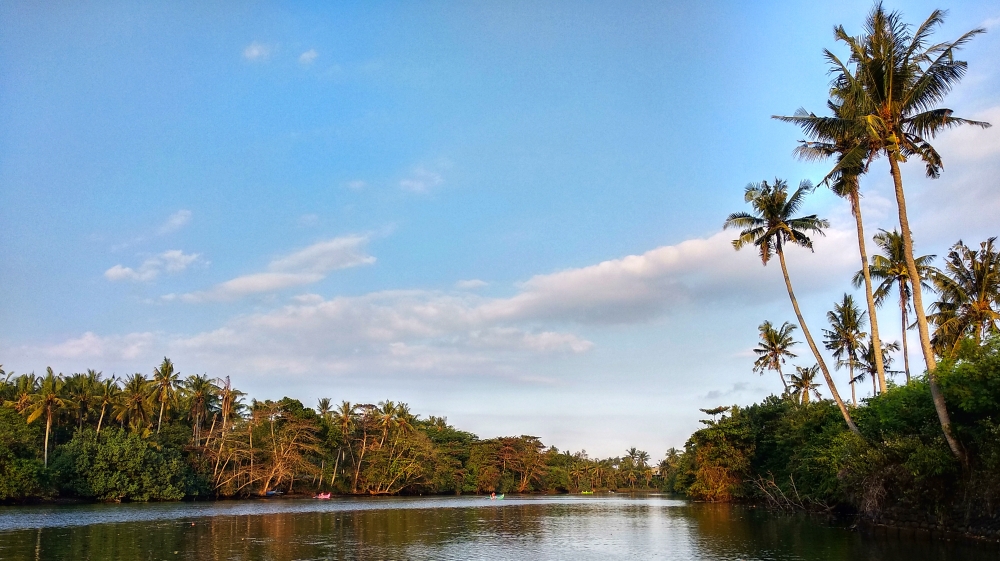Beach Club & Bali Beds in Kampung Kapas