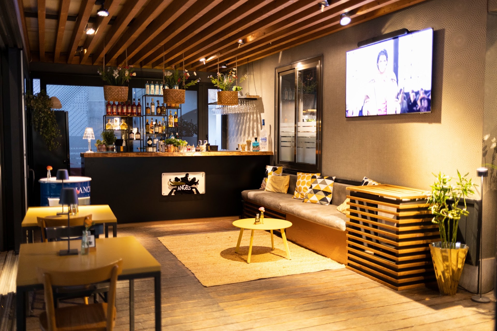Angels Lounge Bar