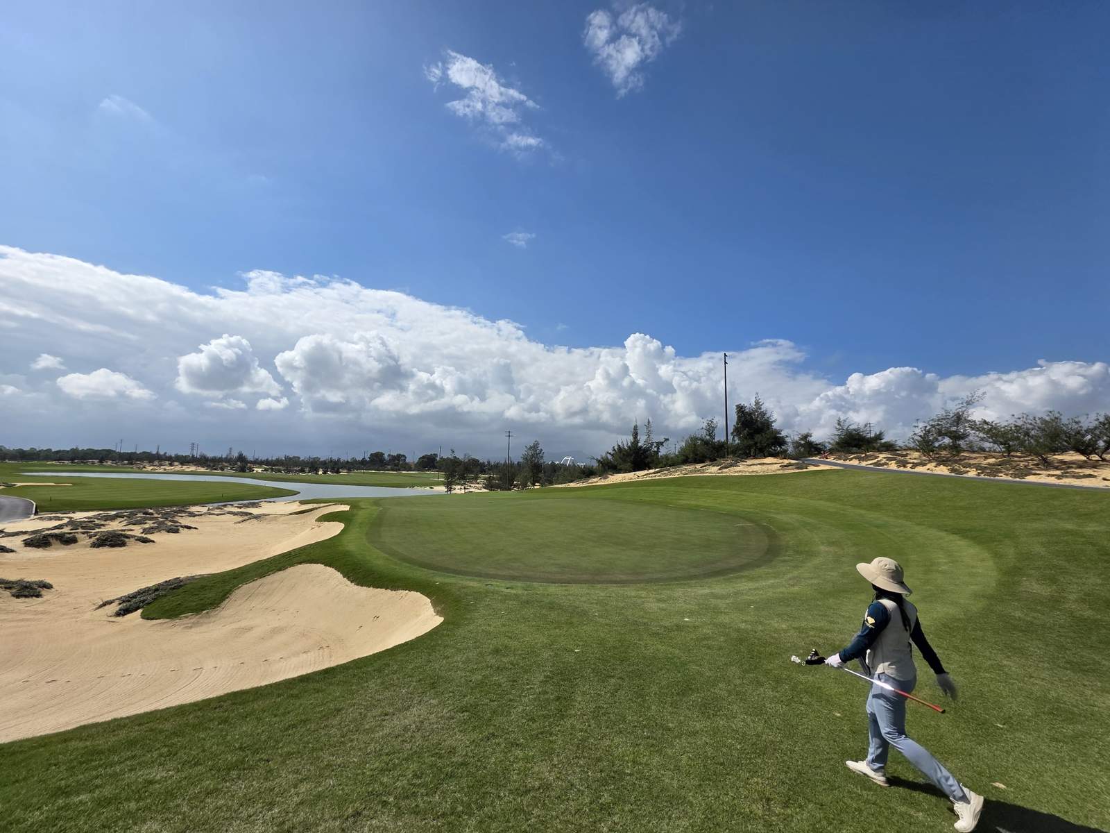 Golf Courses in Dong Island
