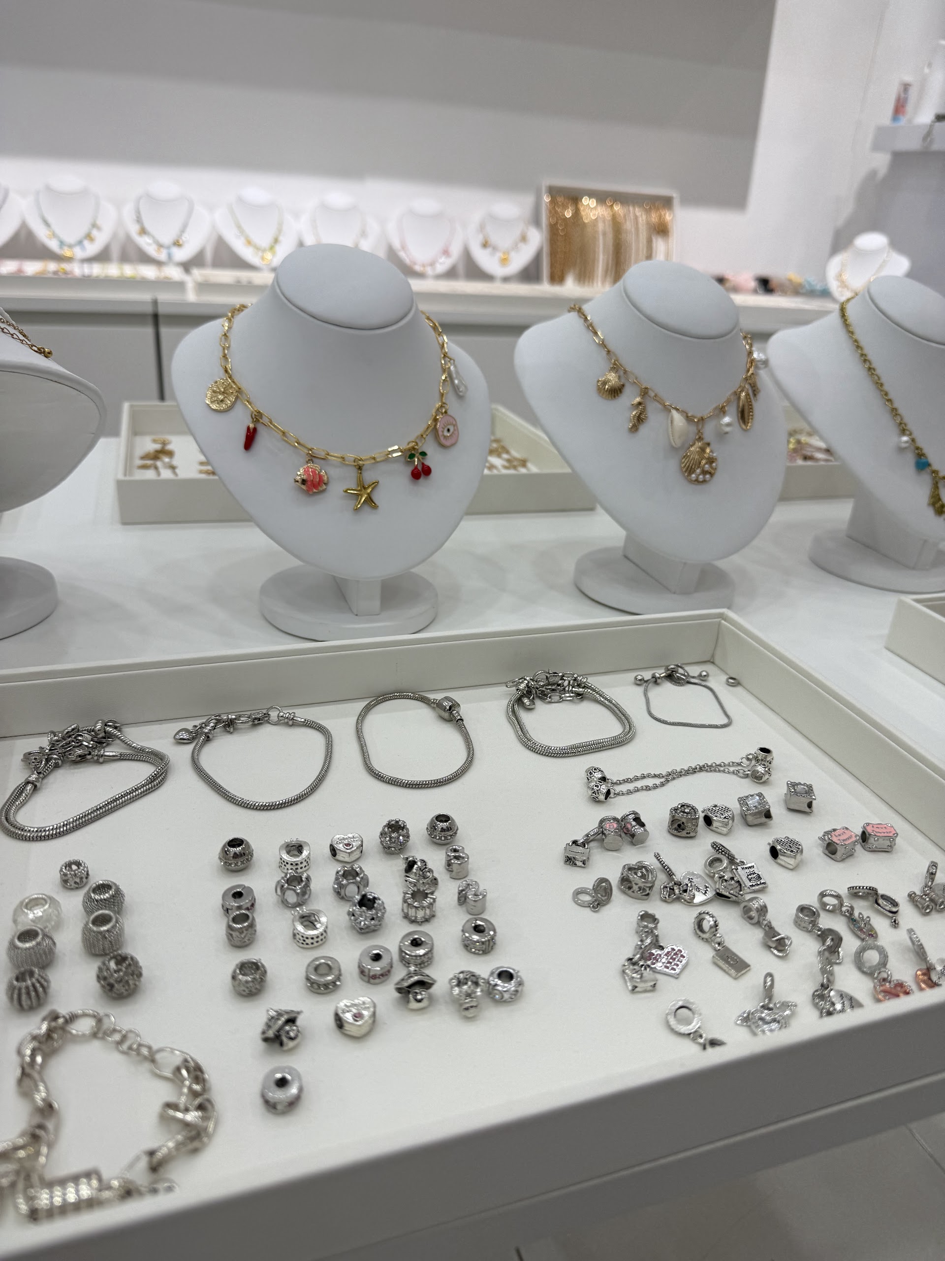 Jewelia Gili -Charm Bar- jewelry pearl