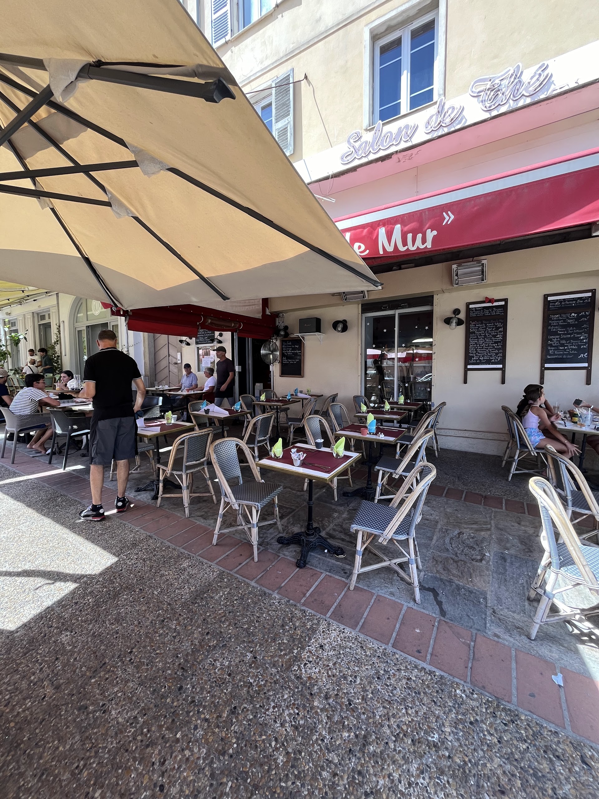 Bar Le Trou dans le Mur