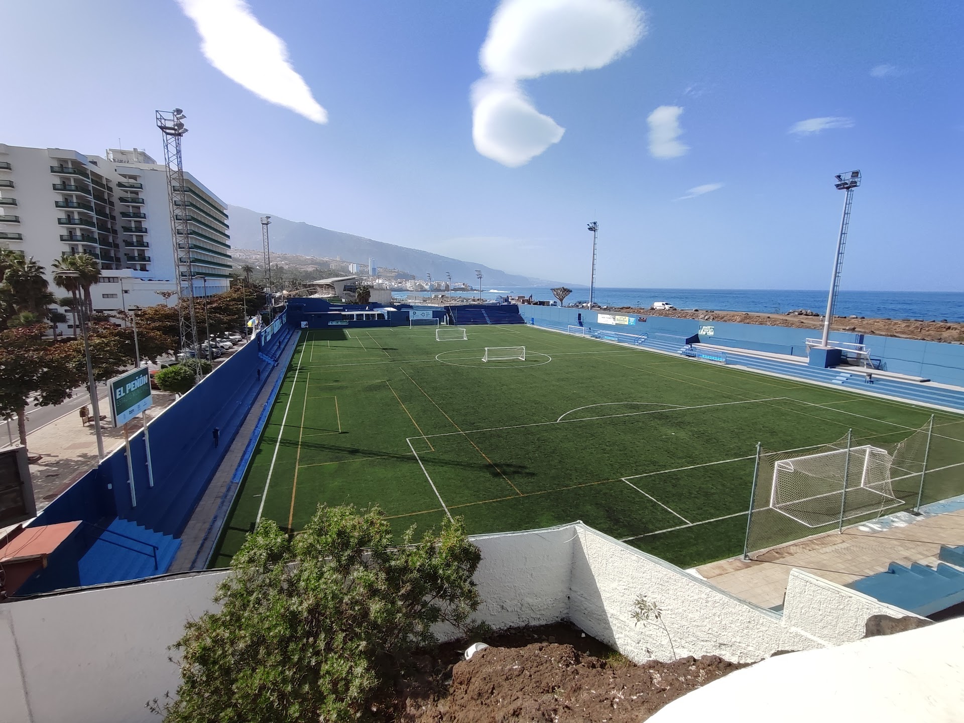 Campo de Fútbol El Peñón