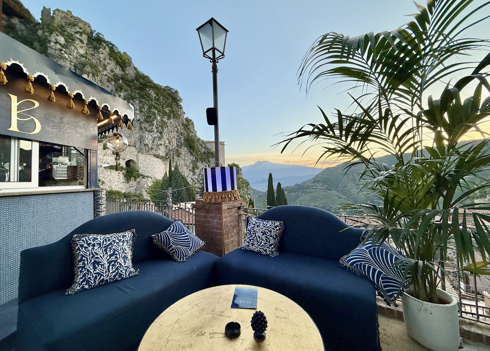 Blue Lounge Bar