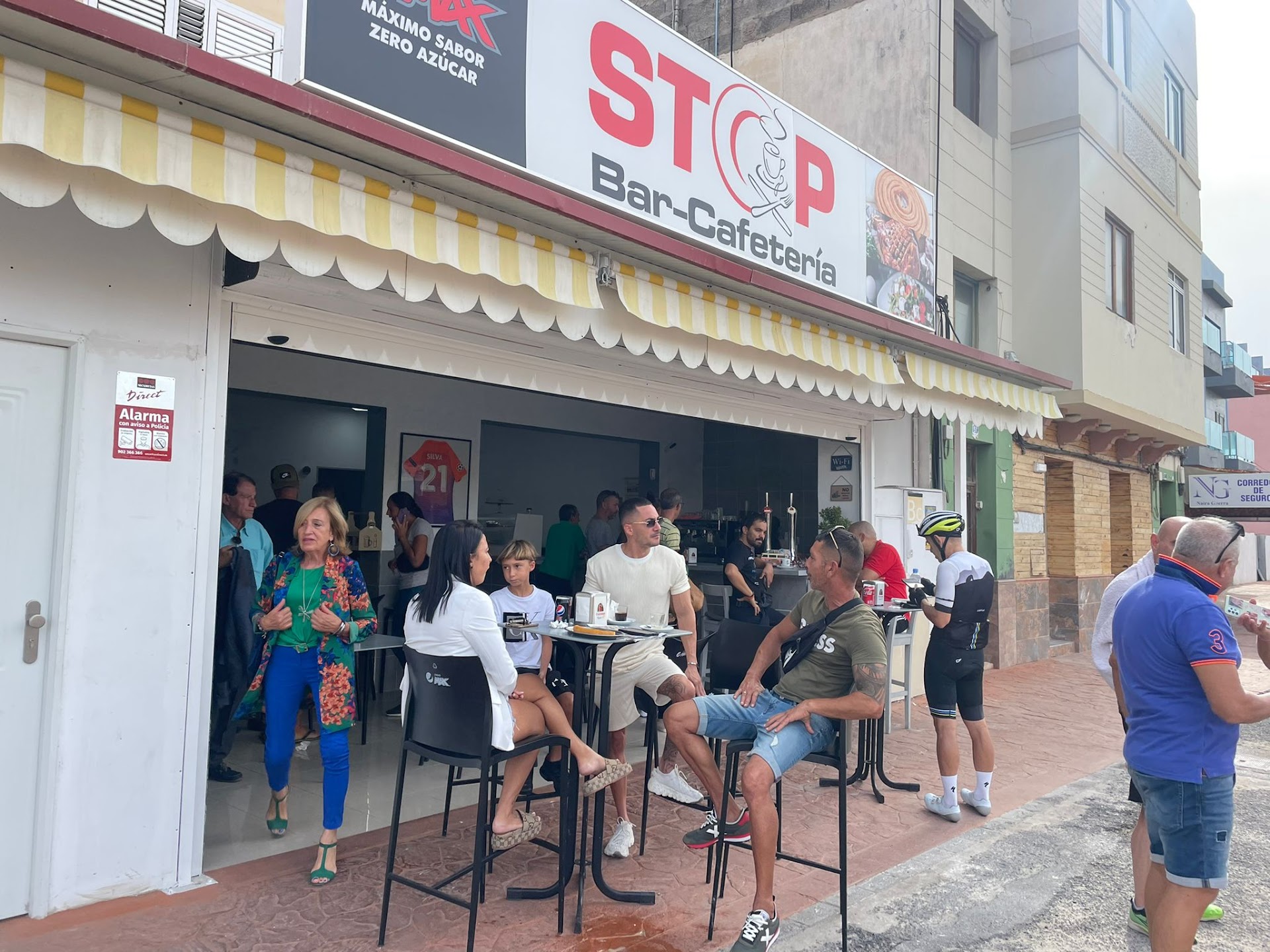Bar Cafeteria Stop