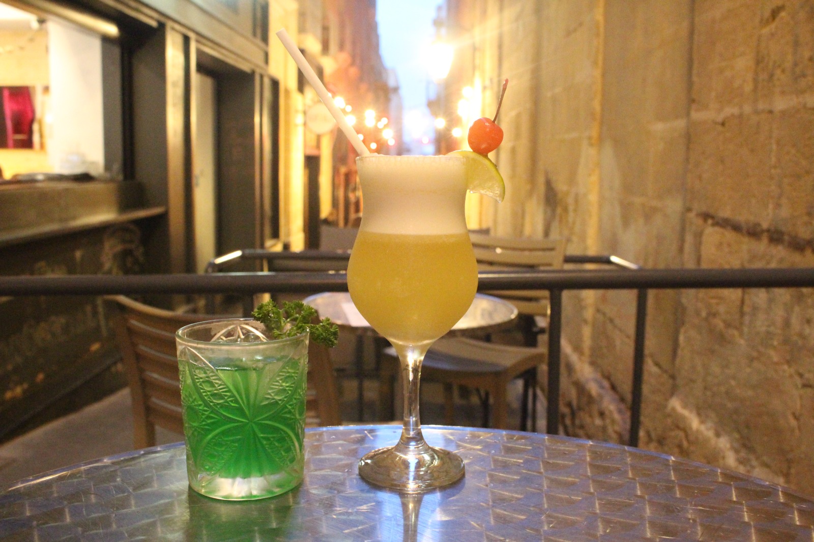 Moon Cocktail Bar