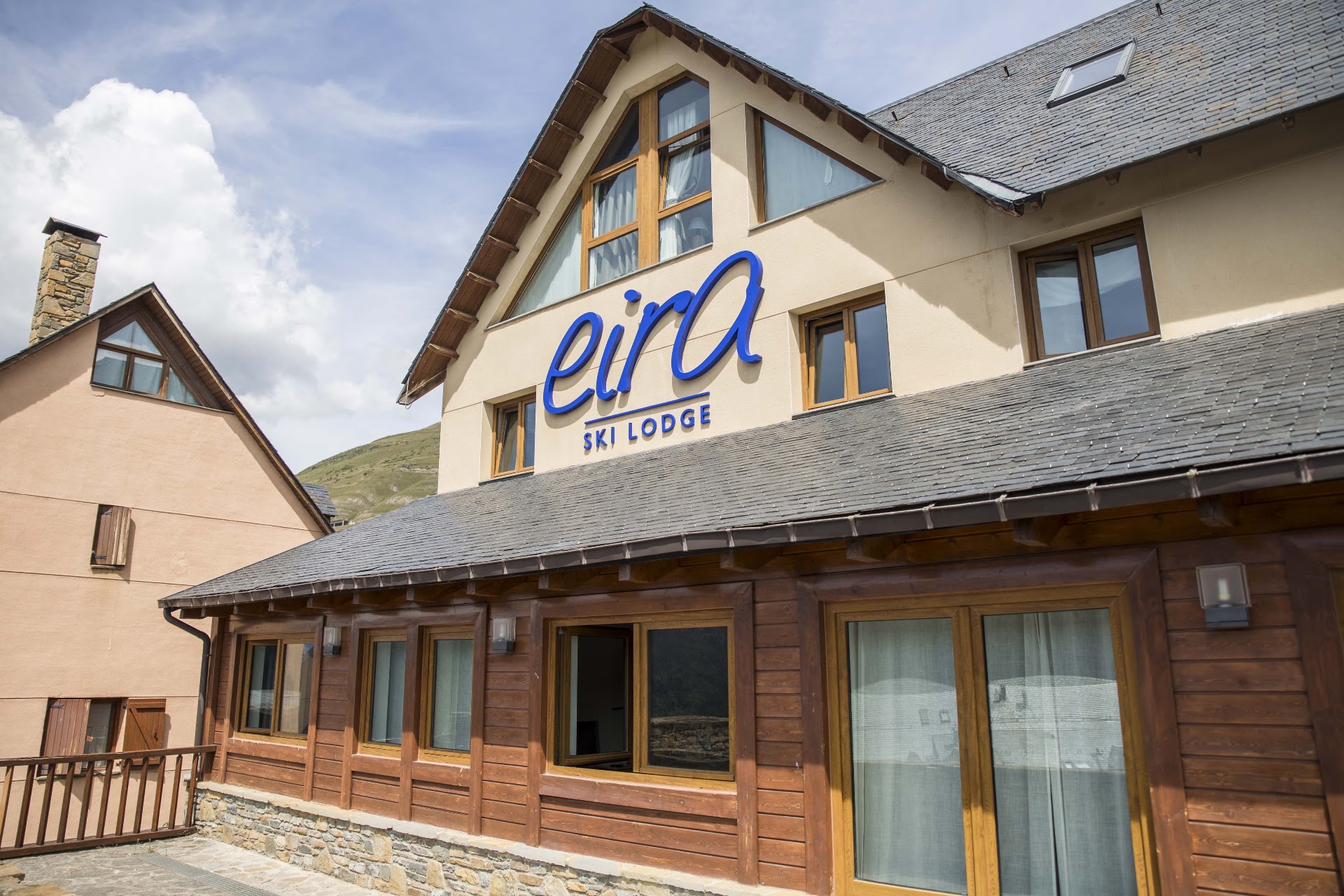 Eira Ski Lodge