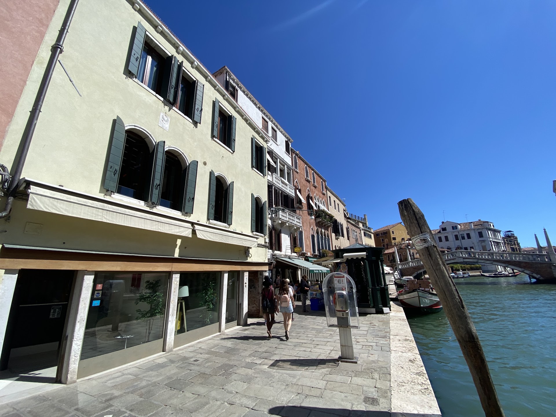 Leone Hotel