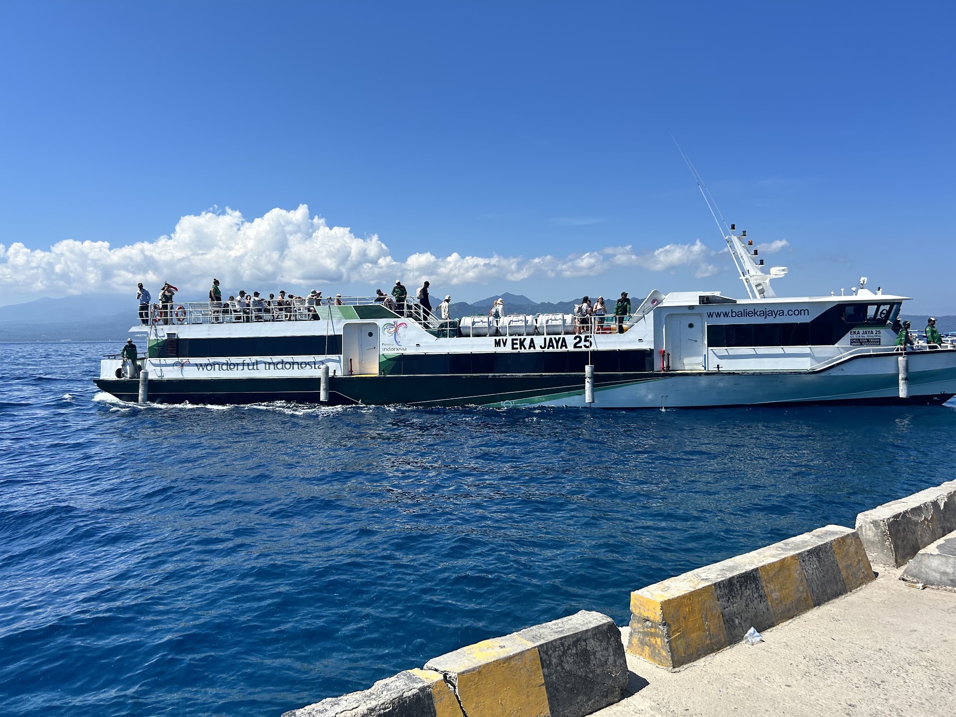 EKAJAYA FAST BOAT GILI T OFFICE