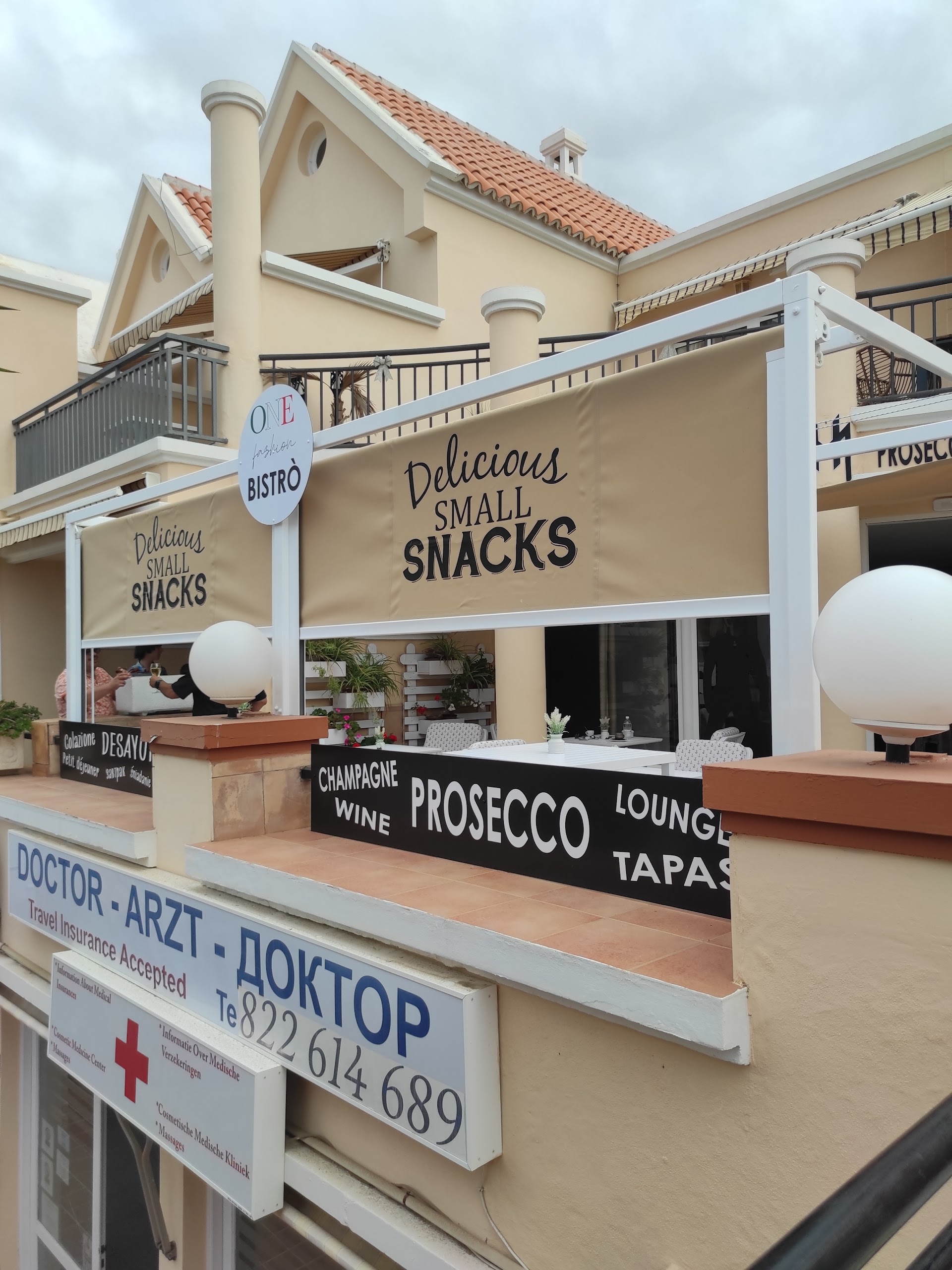 One Fashion Bistro