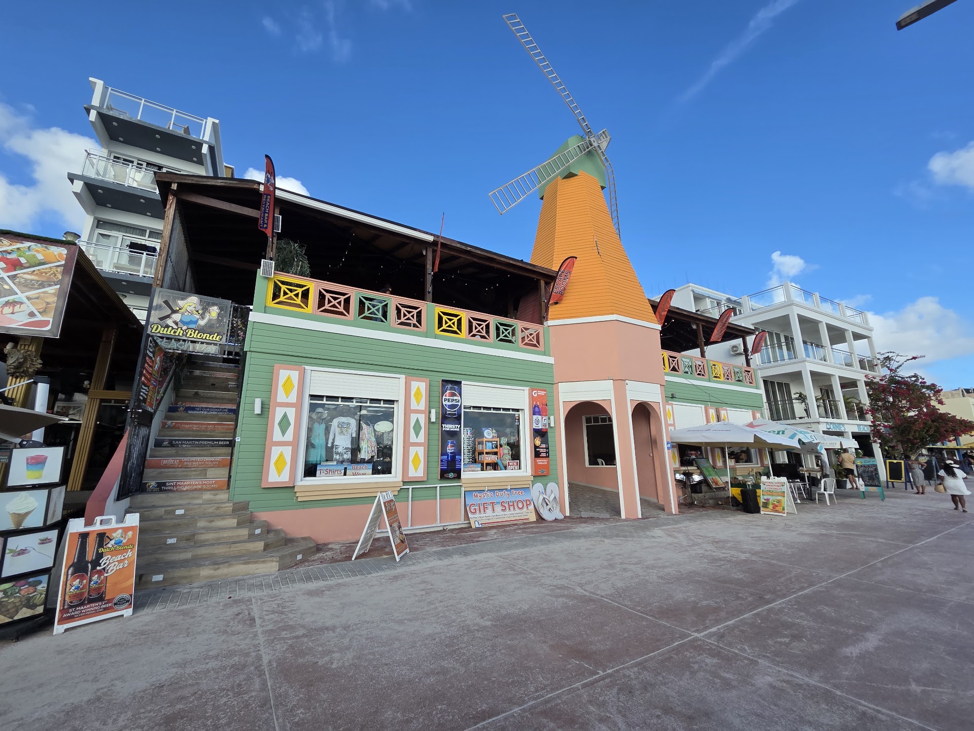 Dutch Blonde Beach Bar & Restaurant
