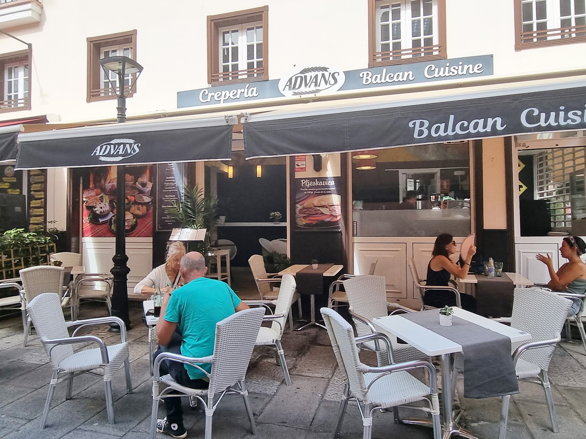 Advans Cafe Restaurante