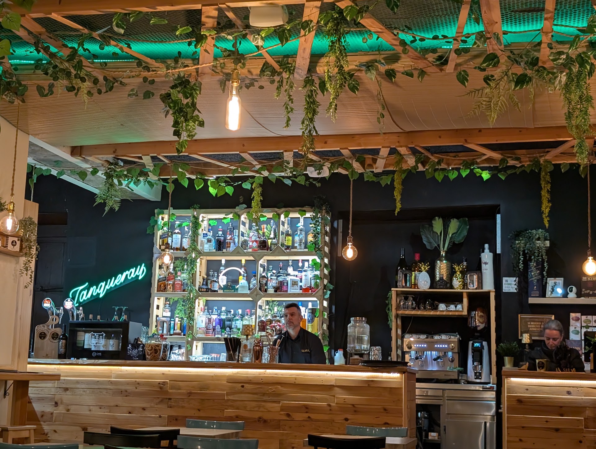 La Selva Coctelería Lounge Bar