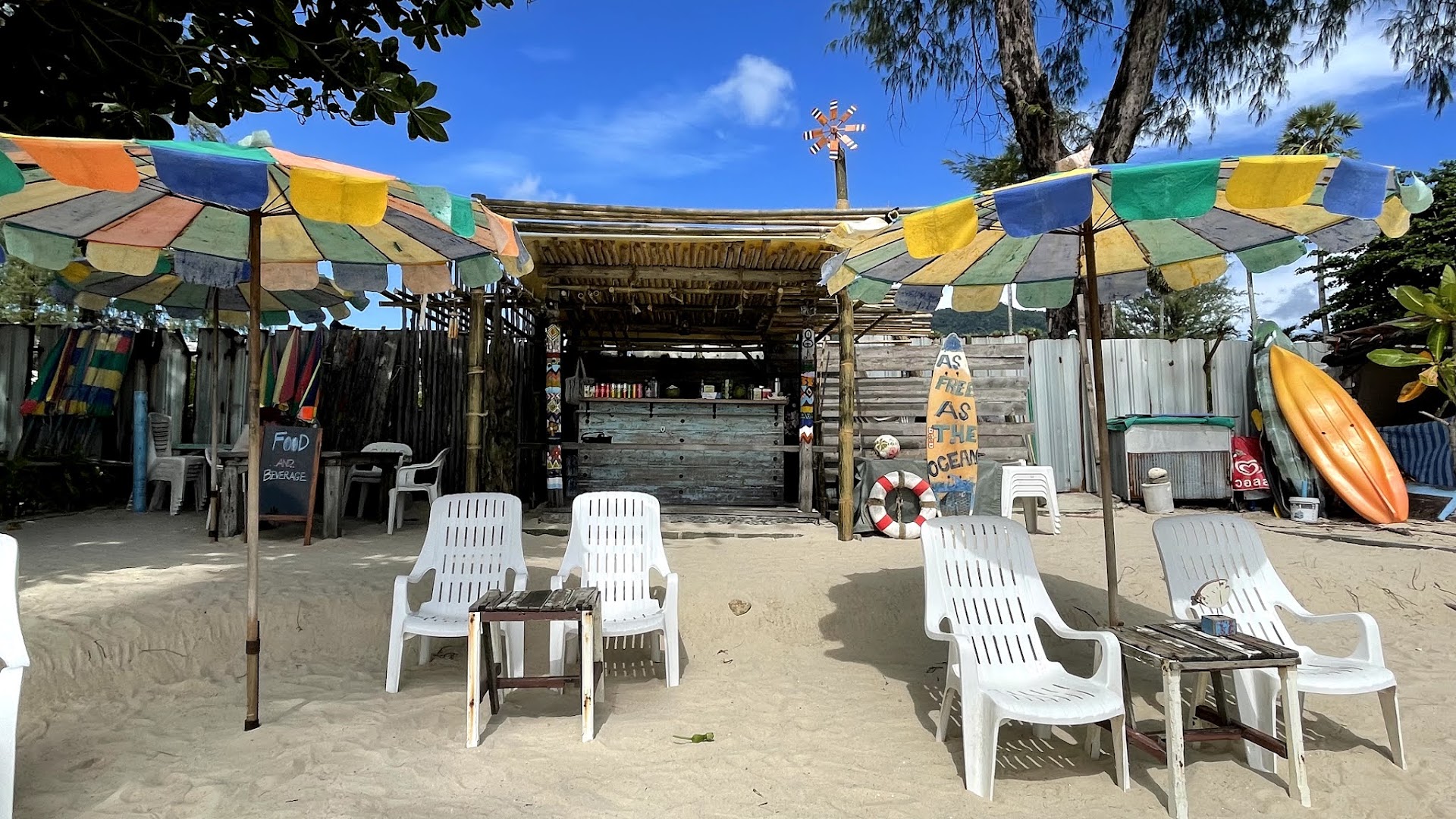 Bud's Beach Bar