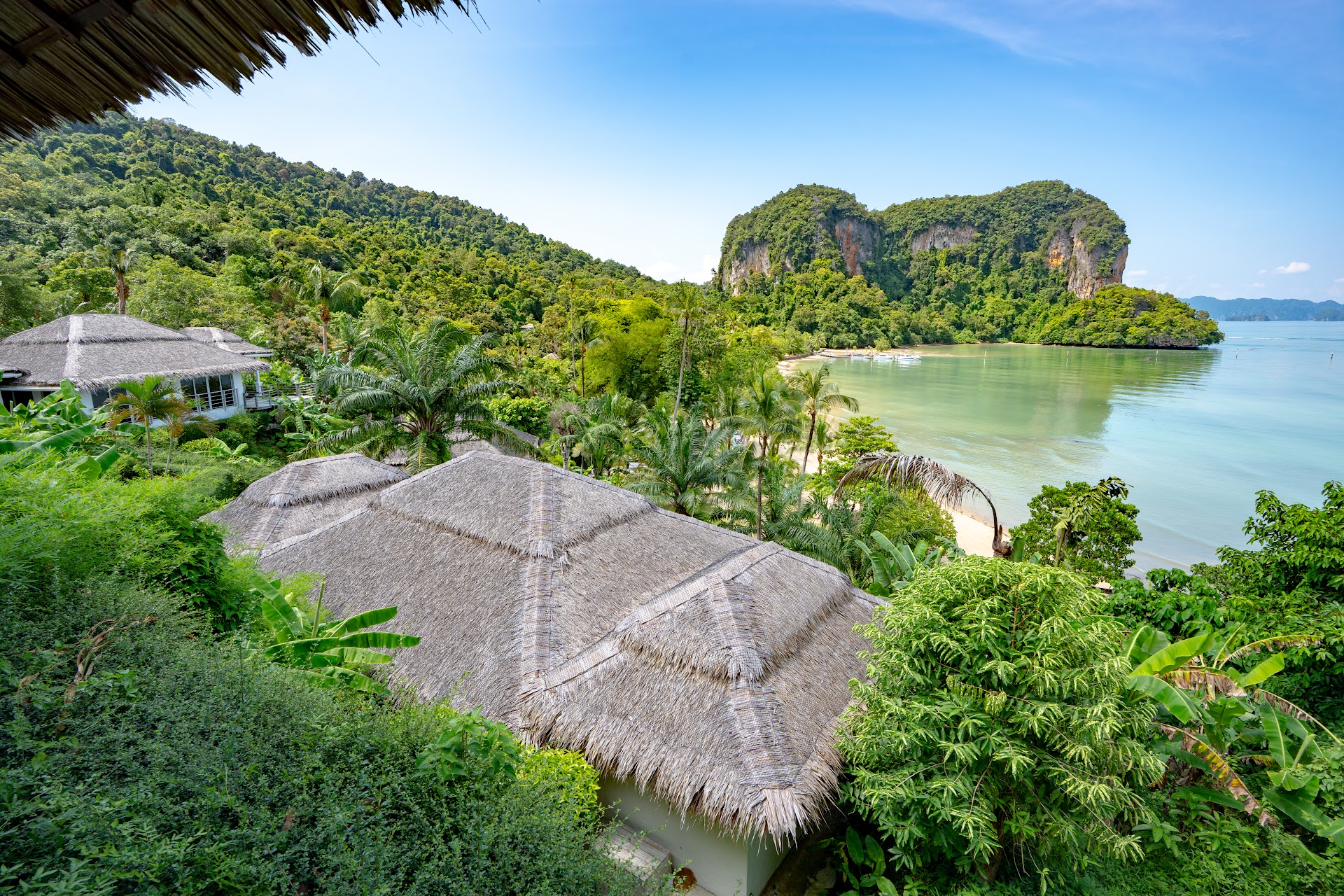 Hotels & Resorts in Pasai Beach
